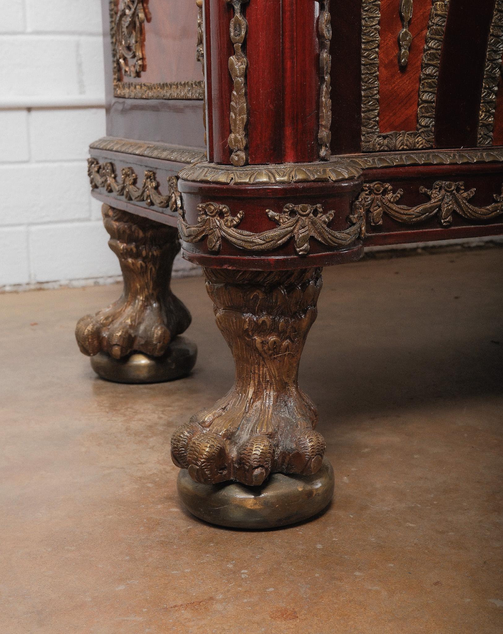 Credenza Impero francese del XIX secolo con montature in bronzo dorato e piano in marmo verde in vendita 2