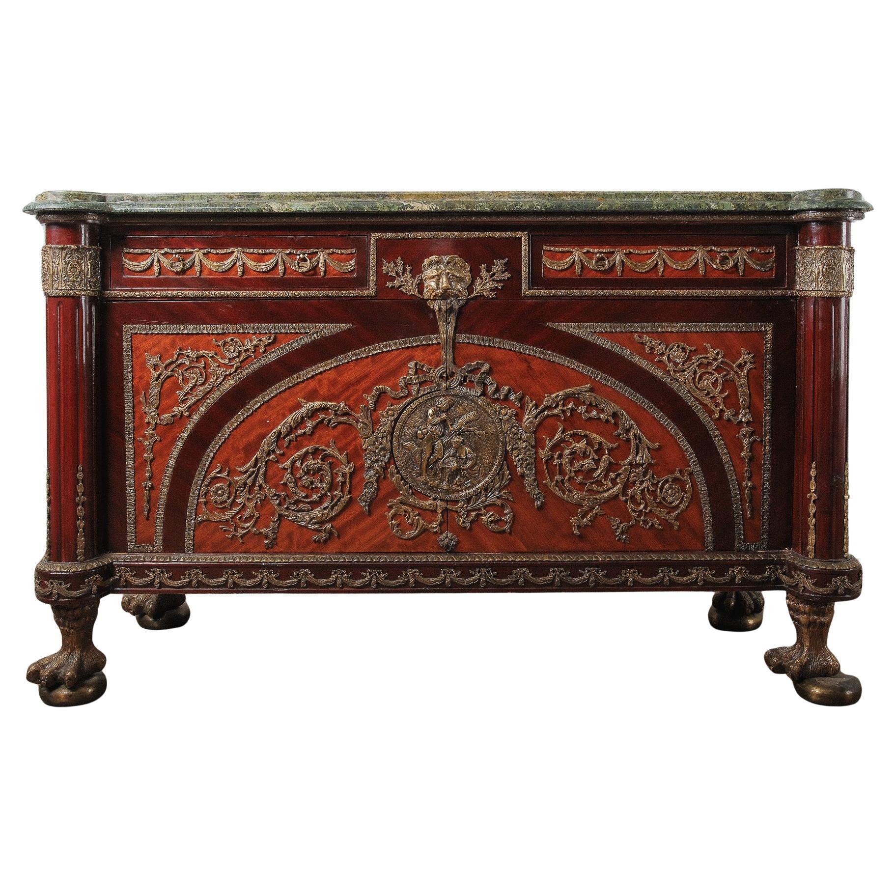 Credenza Impero francese del XIX secolo con montature in bronzo dorato e piano in marmo verde in vendita