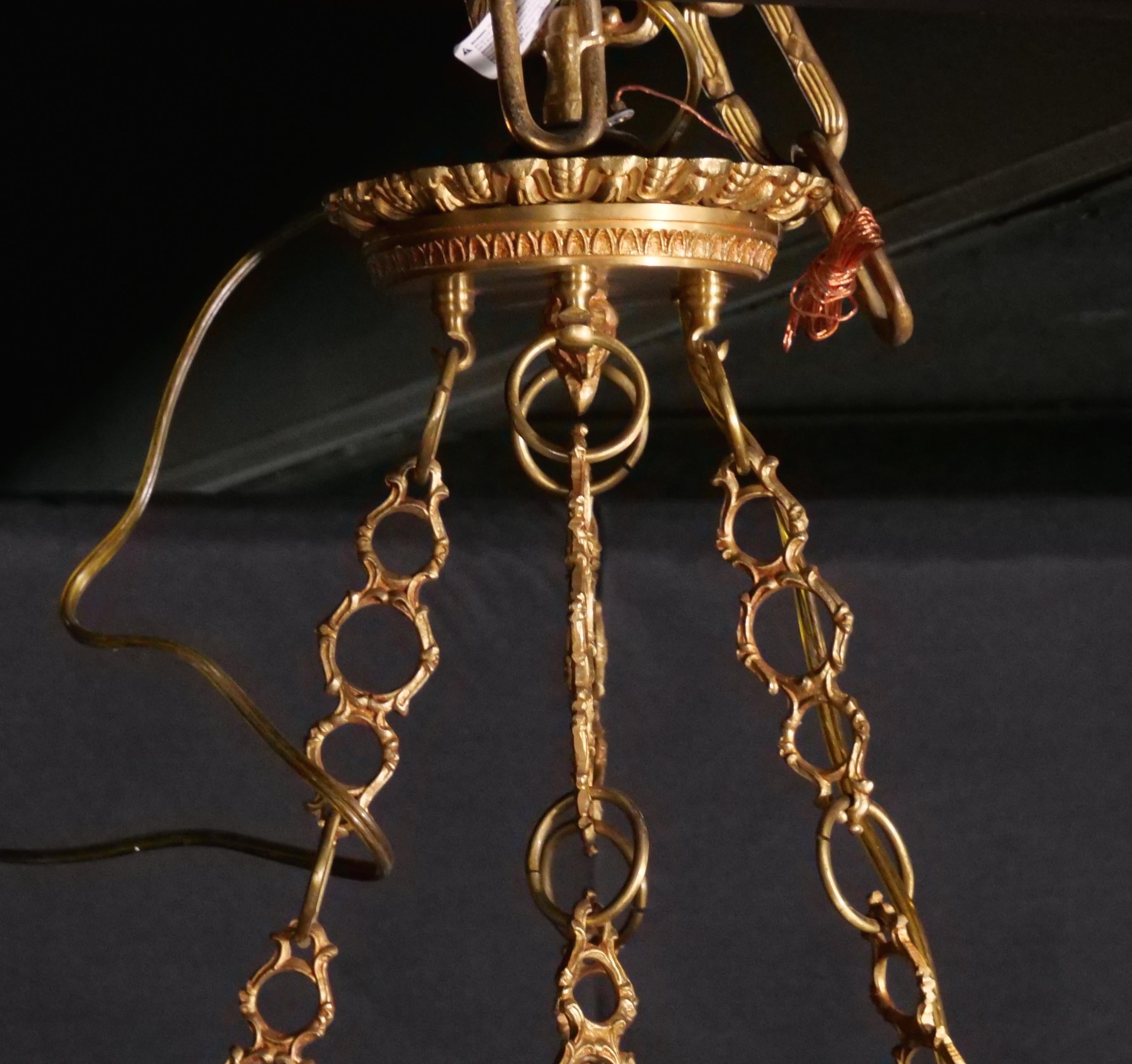 19. Jahrhundert Französisch Empire-Stil 24-Licht vergoldeter Bronze / patiniert Kronleuchter (Mittleres 19. Jahrhundert) im Angebot