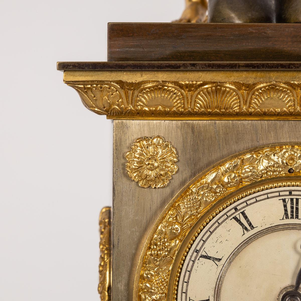 Horloge de cheminée en bronze de style Empire français du XIXe siècle, vers 1870 en vente 13