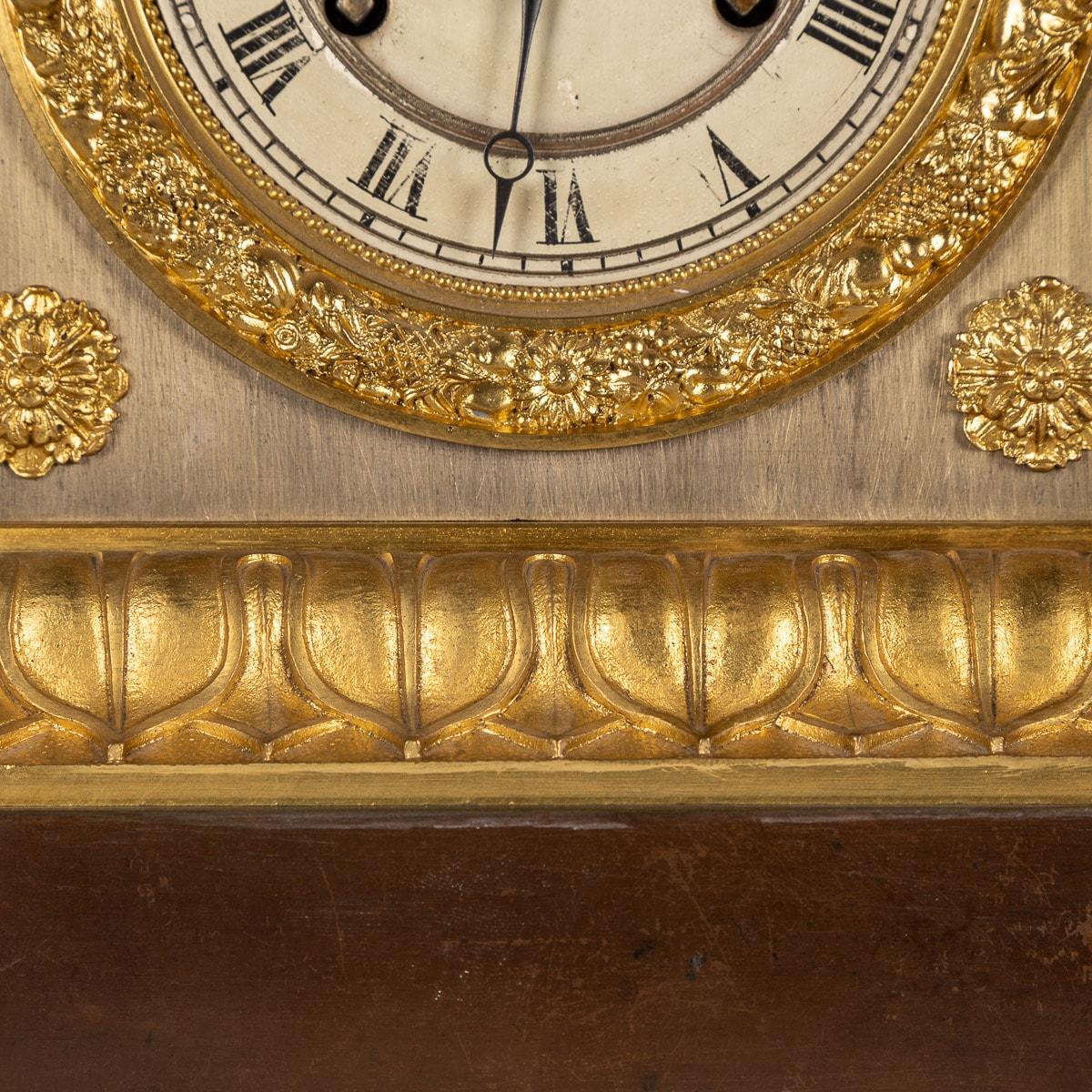 Horloge de cheminée en bronze de style Empire français du XIXe siècle, vers 1870 en vente 15