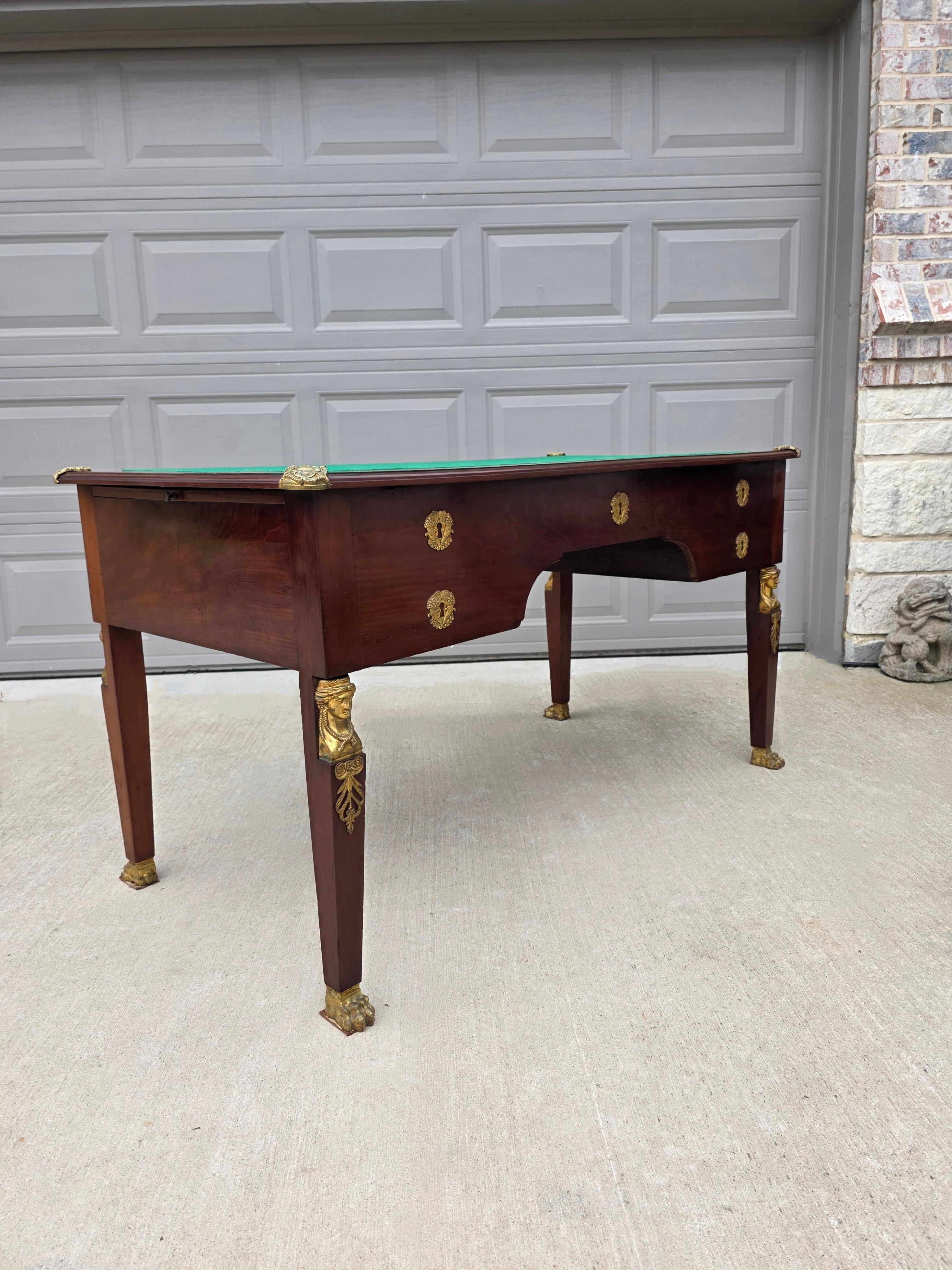 Scrivania in stile impero francese del XIX secolo con montatura in bronzo in vendita 9