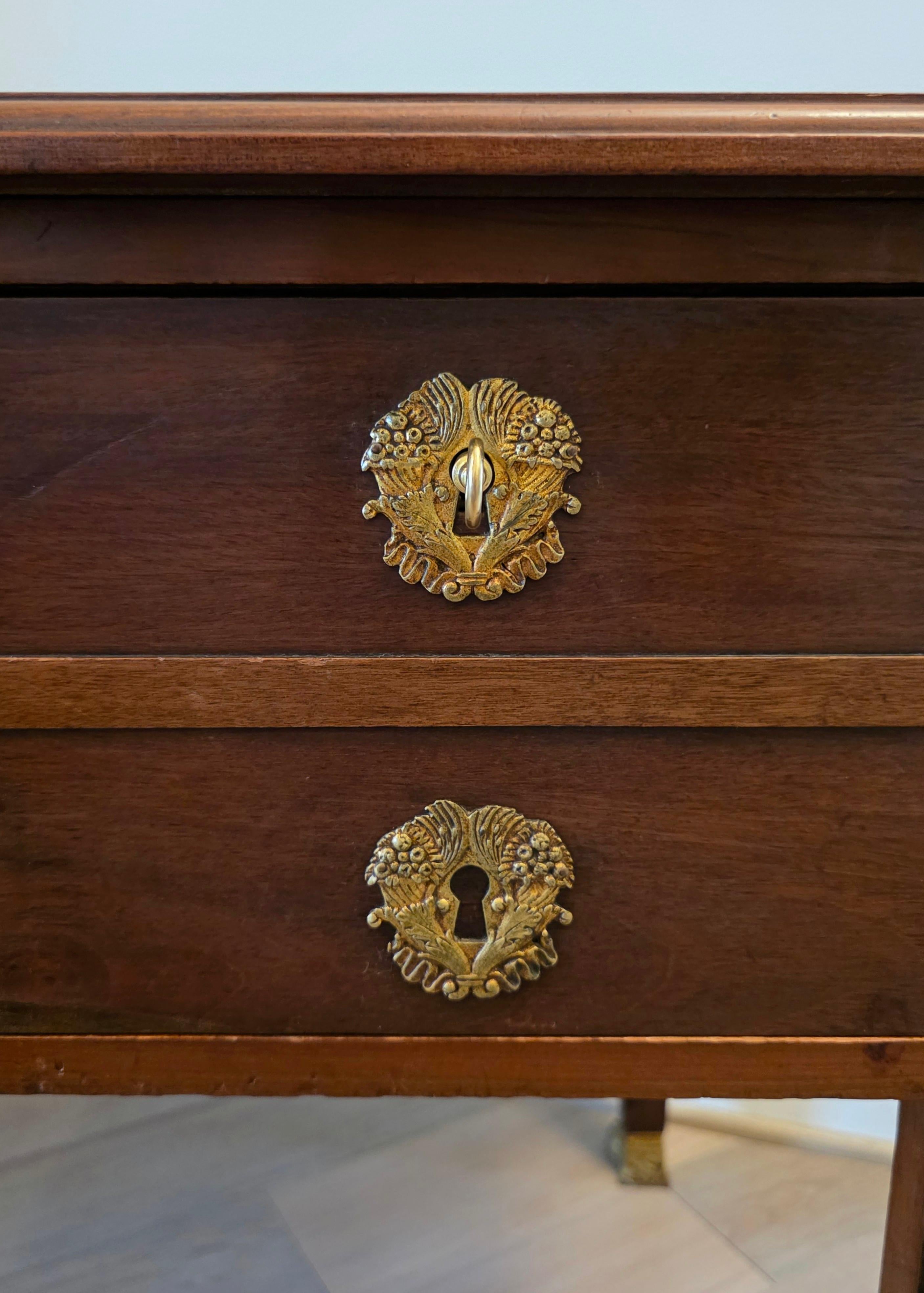 Scrivania in stile impero francese del XIX secolo con montatura in bronzo In condizioni buone in vendita a Forney, TX