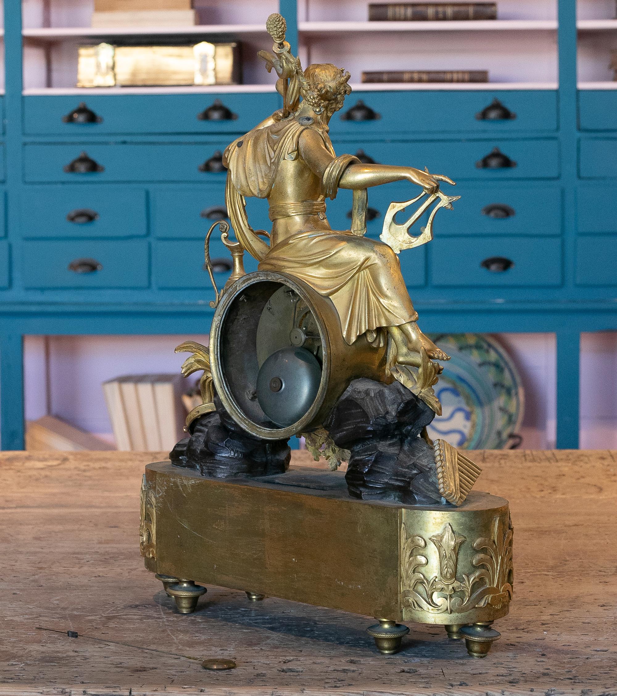 19th Century French Empire Style Gilt Bronze Mantle Clock In Good Condition In Marbella, ES