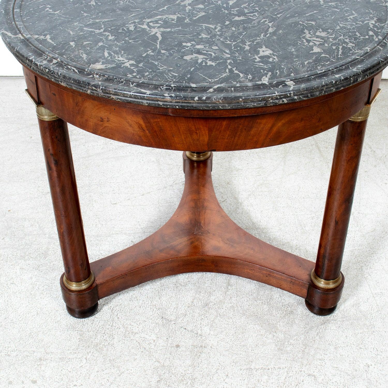 19th Century French Empire Style Mahogany Gueridon with Sainte Anne Marble Top im Angebot 3