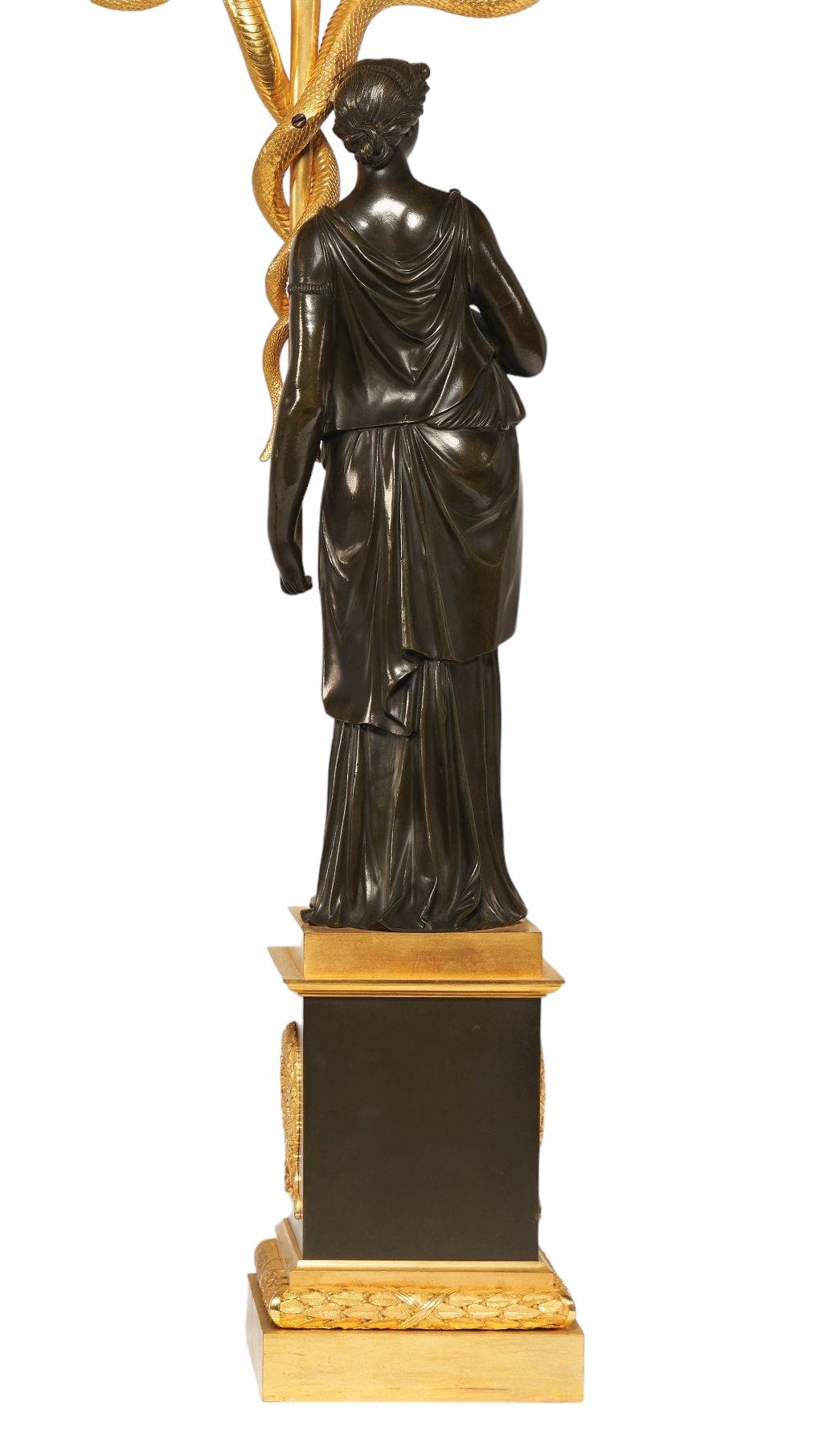 Figurale Kandelaber im französischen Empire-Stil des 19. Jahrhunderts aus Goldbronze und patinierter Bronze im Angebot 4