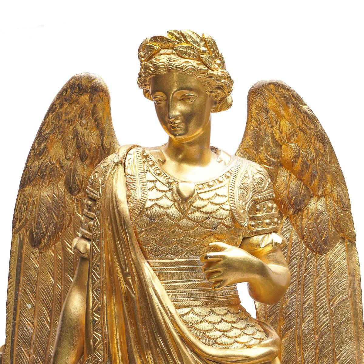 Kaminuhr aus Goldbronze und Bronze im französischen Empire-Stil des 19. Jahrhunderts, um 1870 im Angebot 6