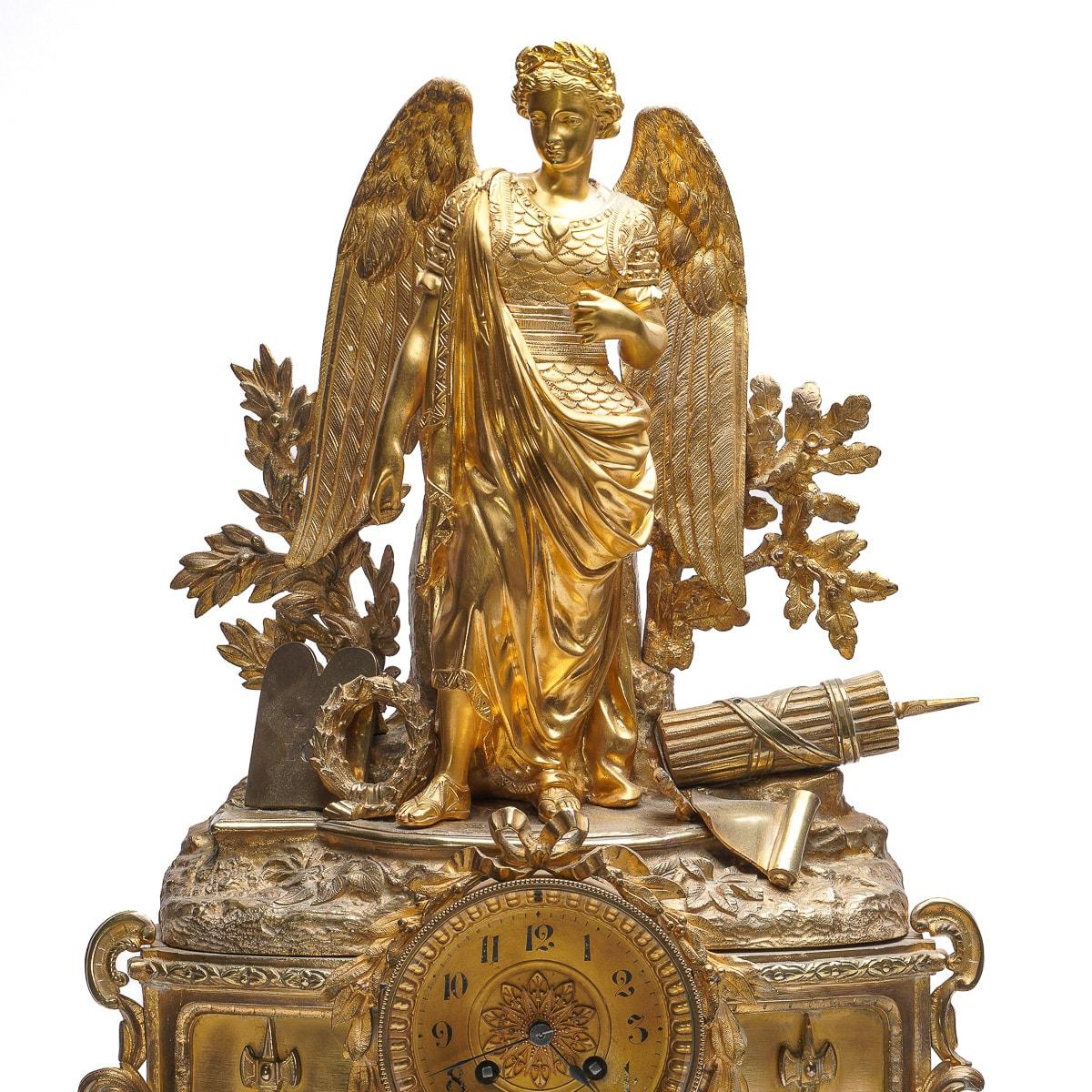 Kaminuhr aus Goldbronze und Bronze im französischen Empire-Stil des 19. Jahrhunderts, um 1870 im Zustand „Gut“ im Angebot in Royal Tunbridge Wells, Kent