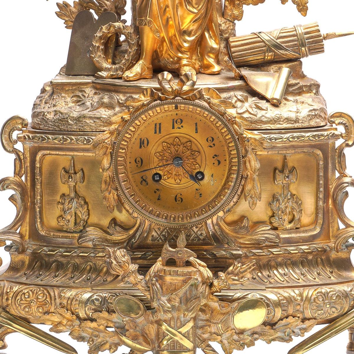 Kaminuhr aus Goldbronze und Bronze im französischen Empire-Stil des 19. Jahrhunderts, um 1870 im Angebot 1