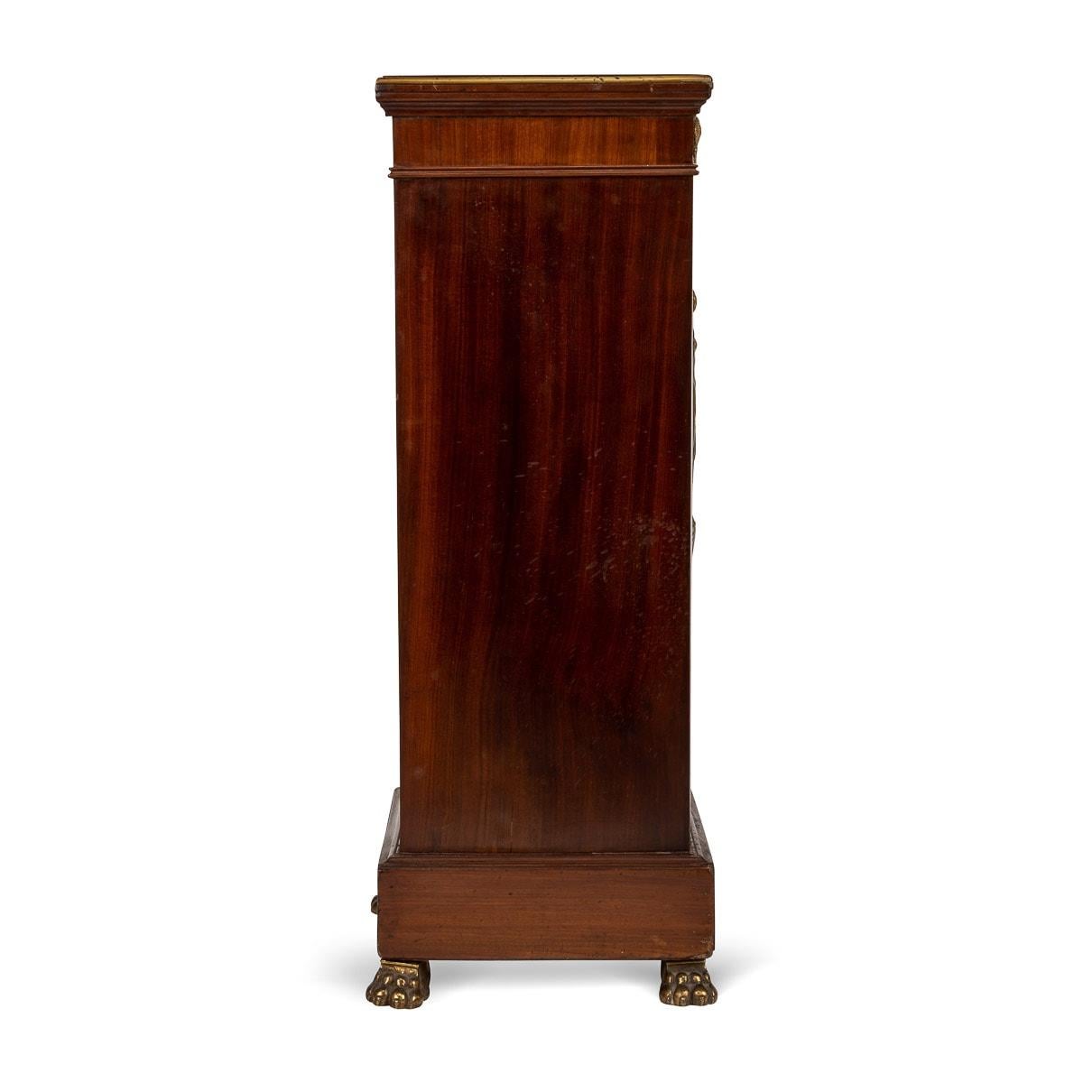 Similoro Piedistallo in legno e marmo in stile Impero francese del XIX secolo con montatura in ormolu, C.C. in vendita