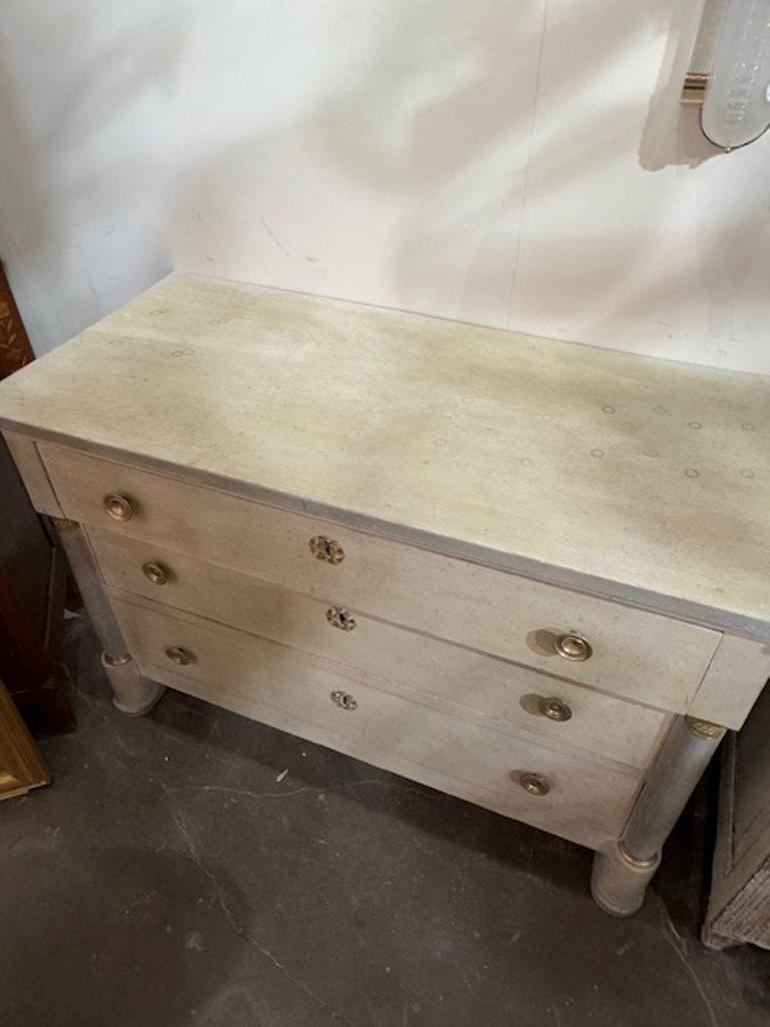 Commode dipinta in stile impero francese del XIX secolo In condizioni buone in vendita a Dallas, TX