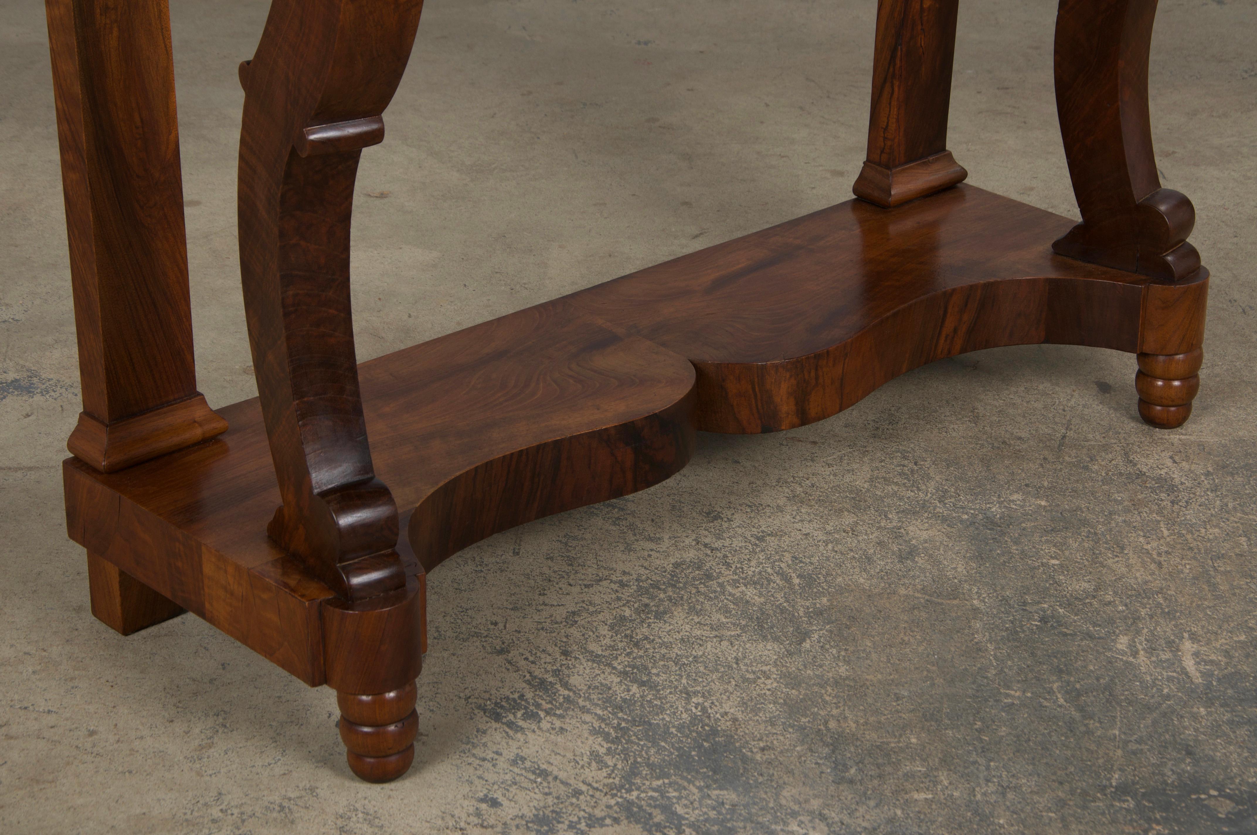 Console in noce stile Impero francese del XIX secolo con marmo di Carrara in vendita 6
