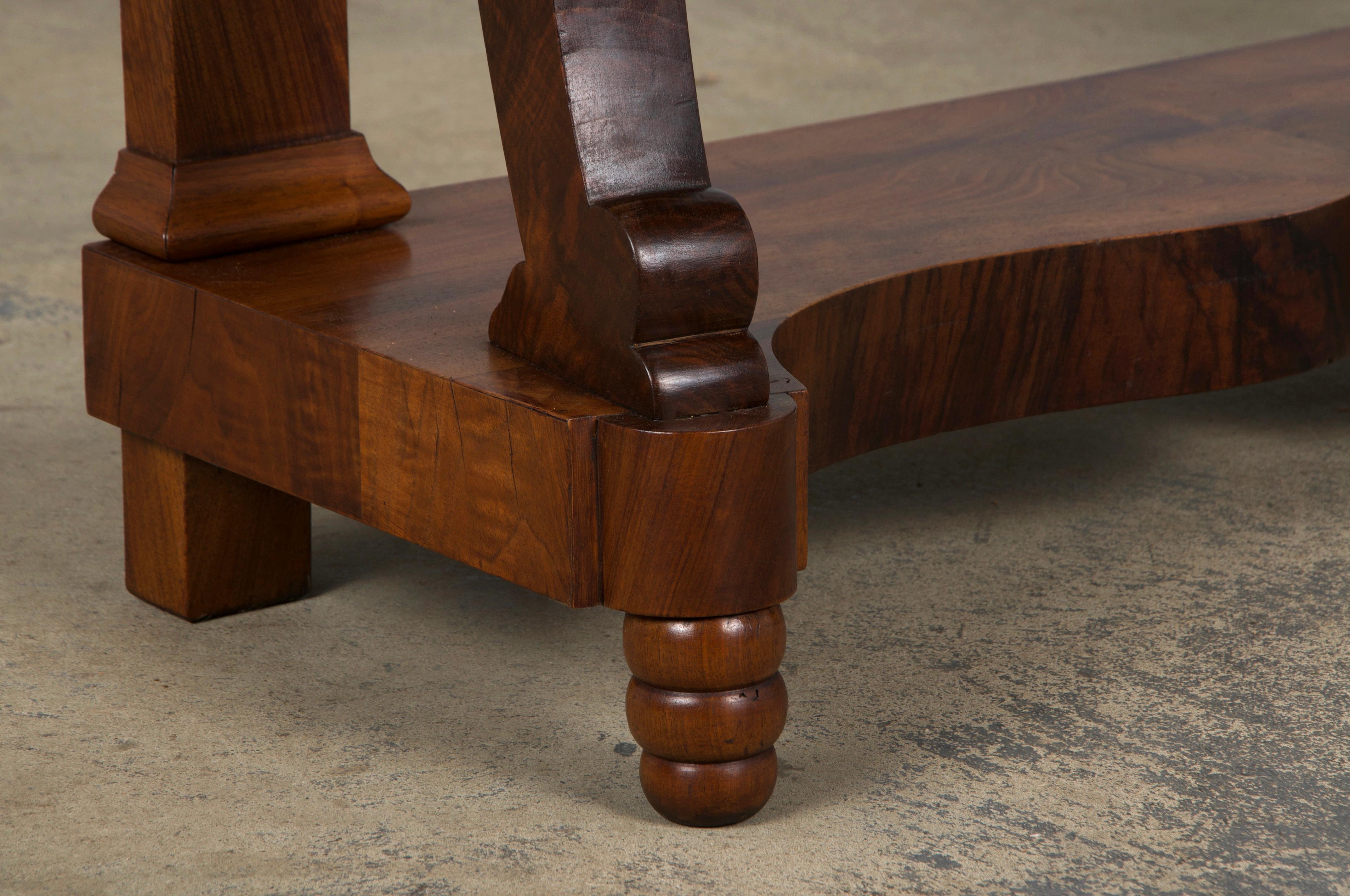 Console in noce stile Impero francese del XIX secolo con marmo di Carrara in vendita 7