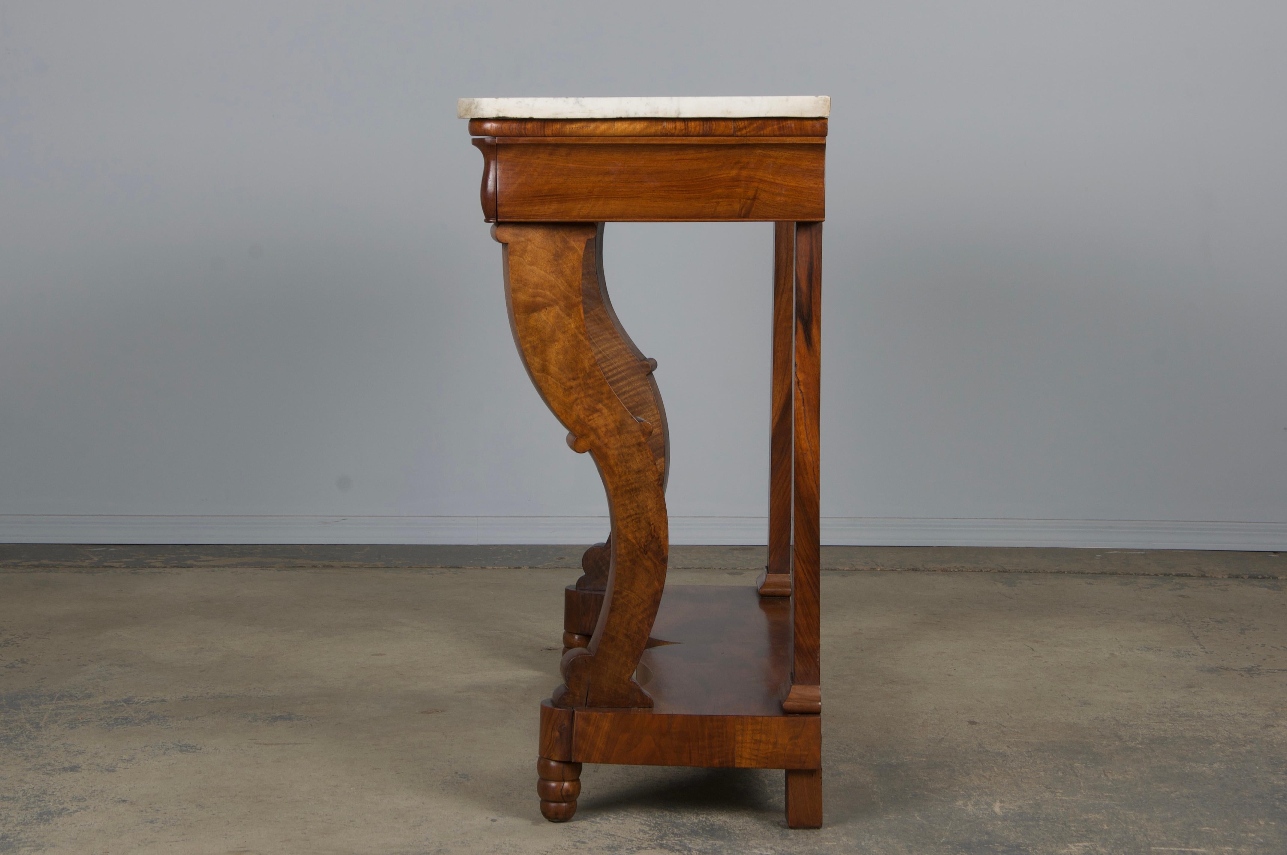 Console in noce stile Impero francese del XIX secolo con marmo di Carrara in vendita 8