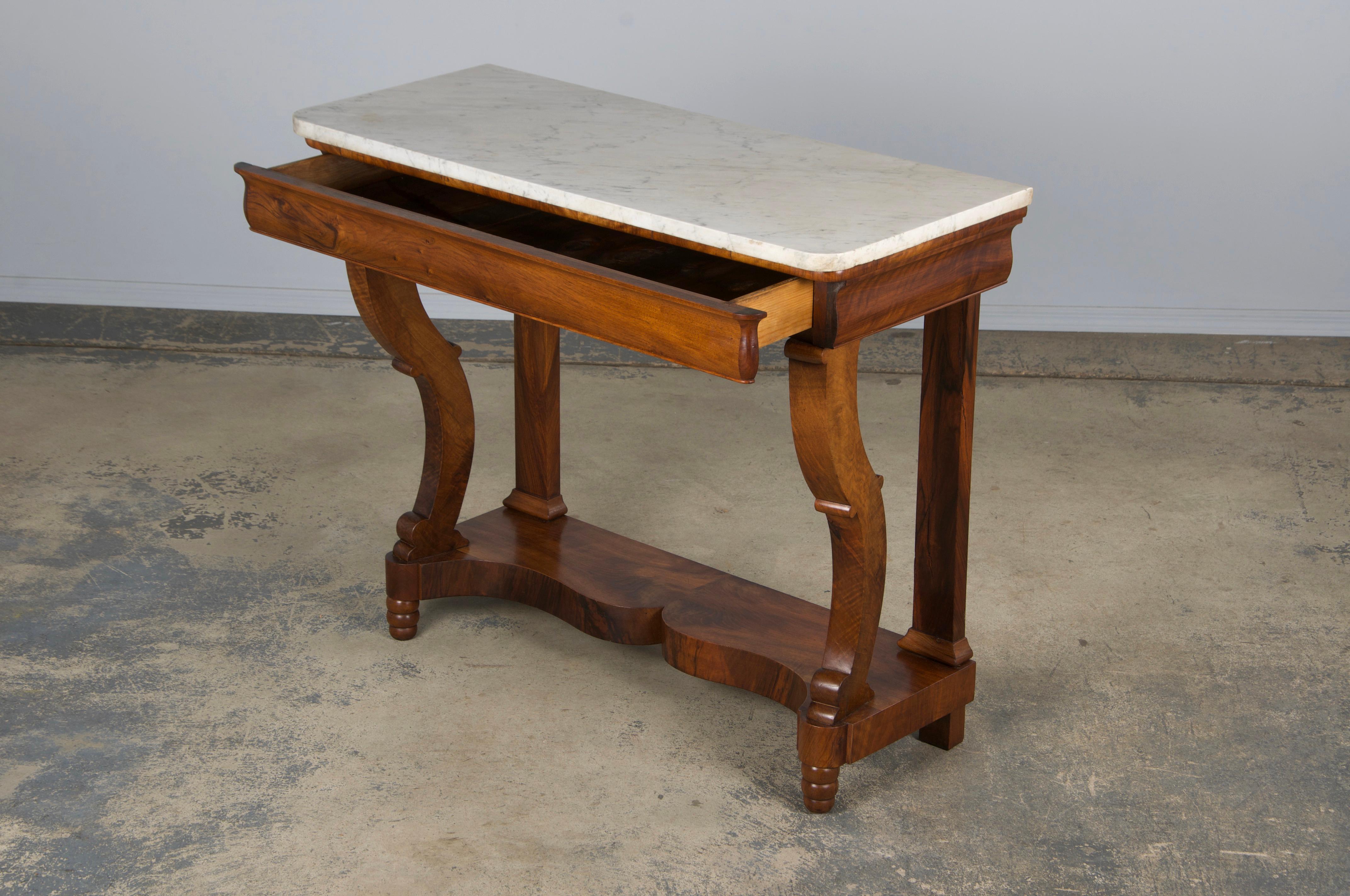 Console in noce stile Impero francese del XIX secolo con marmo di Carrara in vendita 10