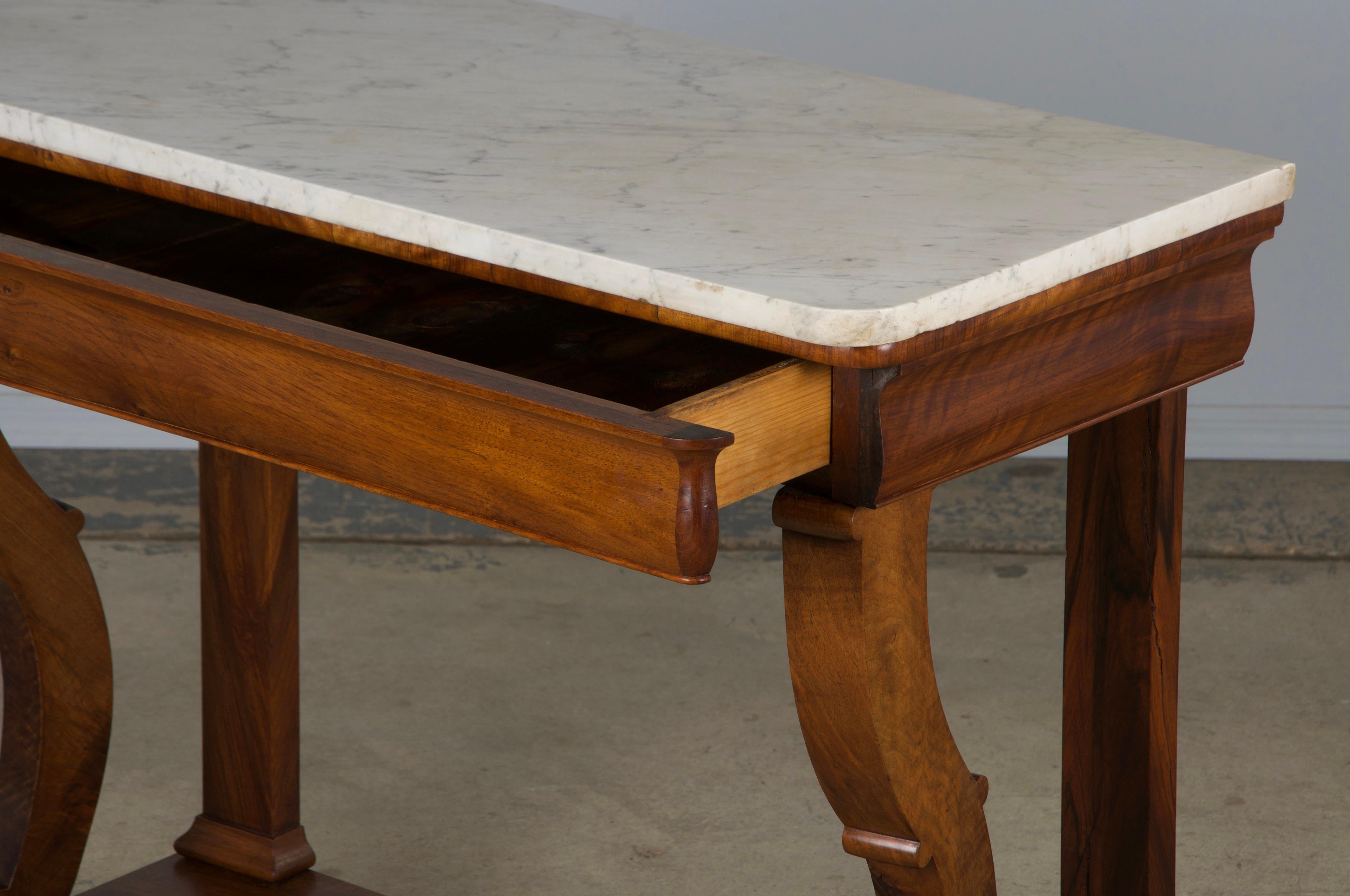 Console in noce stile Impero francese del XIX secolo con marmo di Carrara in vendita 11