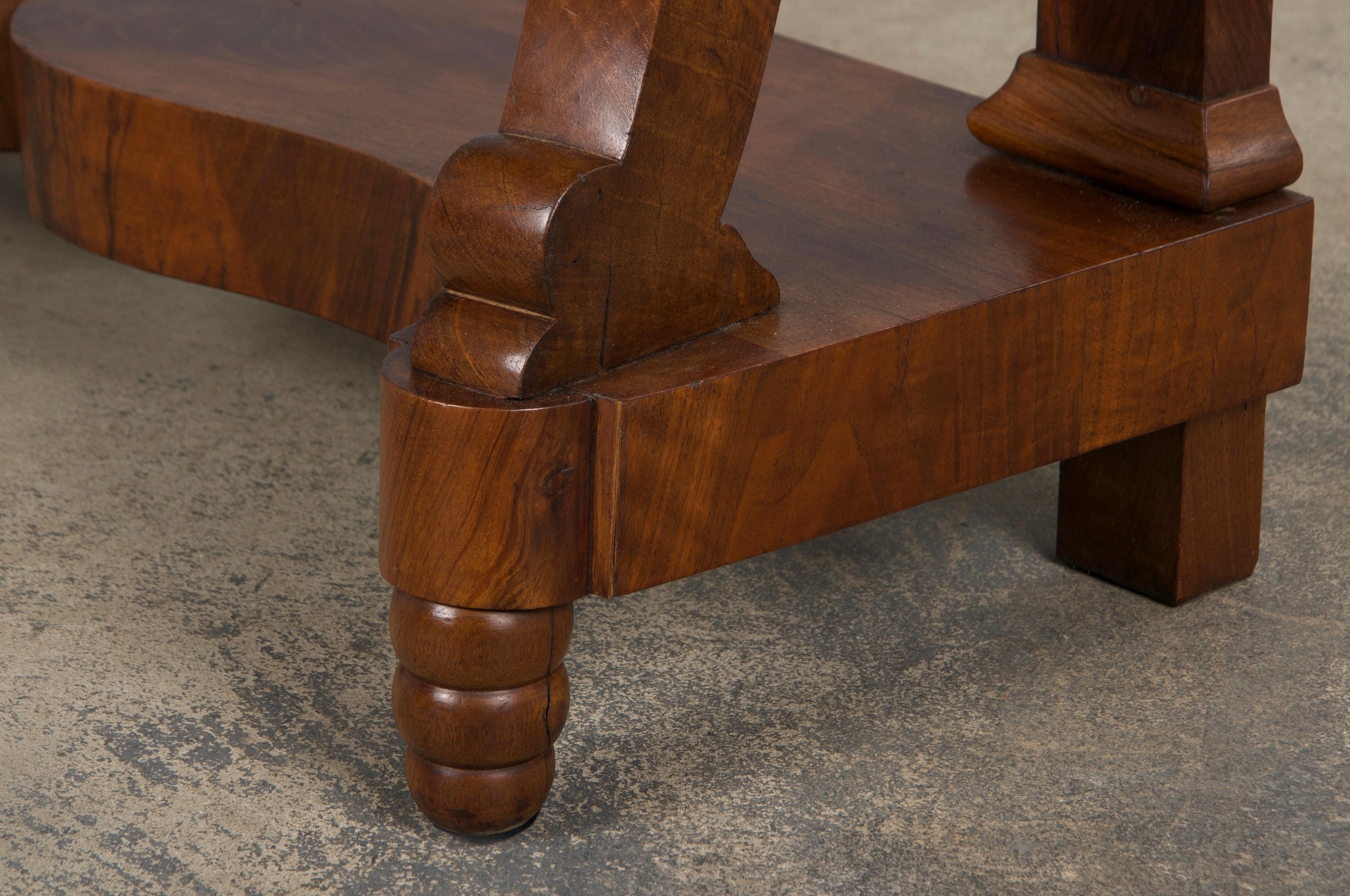 Stile impero Console in noce stile Impero francese del XIX secolo con marmo di Carrara in vendita