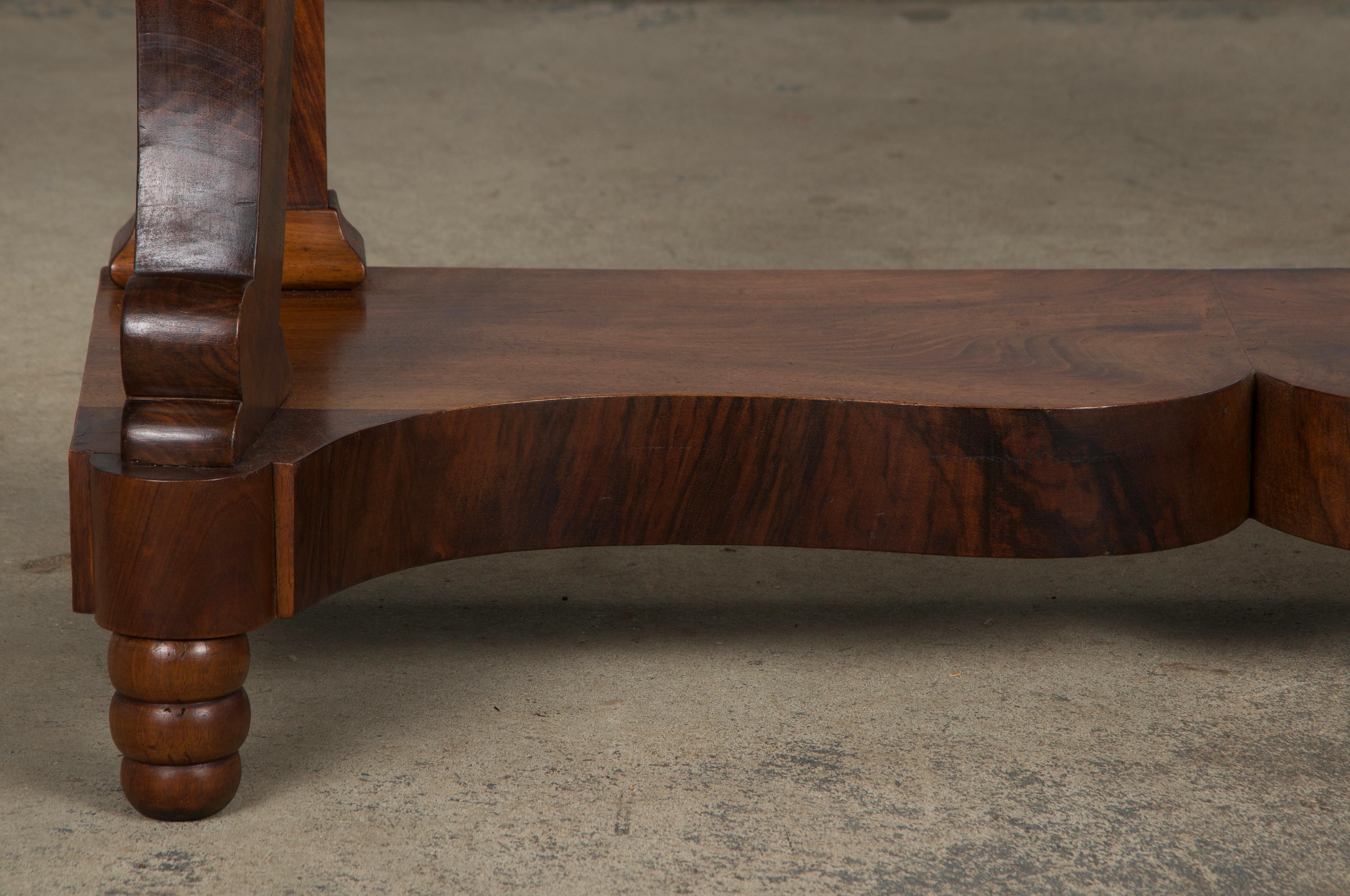 Console in noce stile Impero francese del XIX secolo con marmo di Carrara in vendita 2