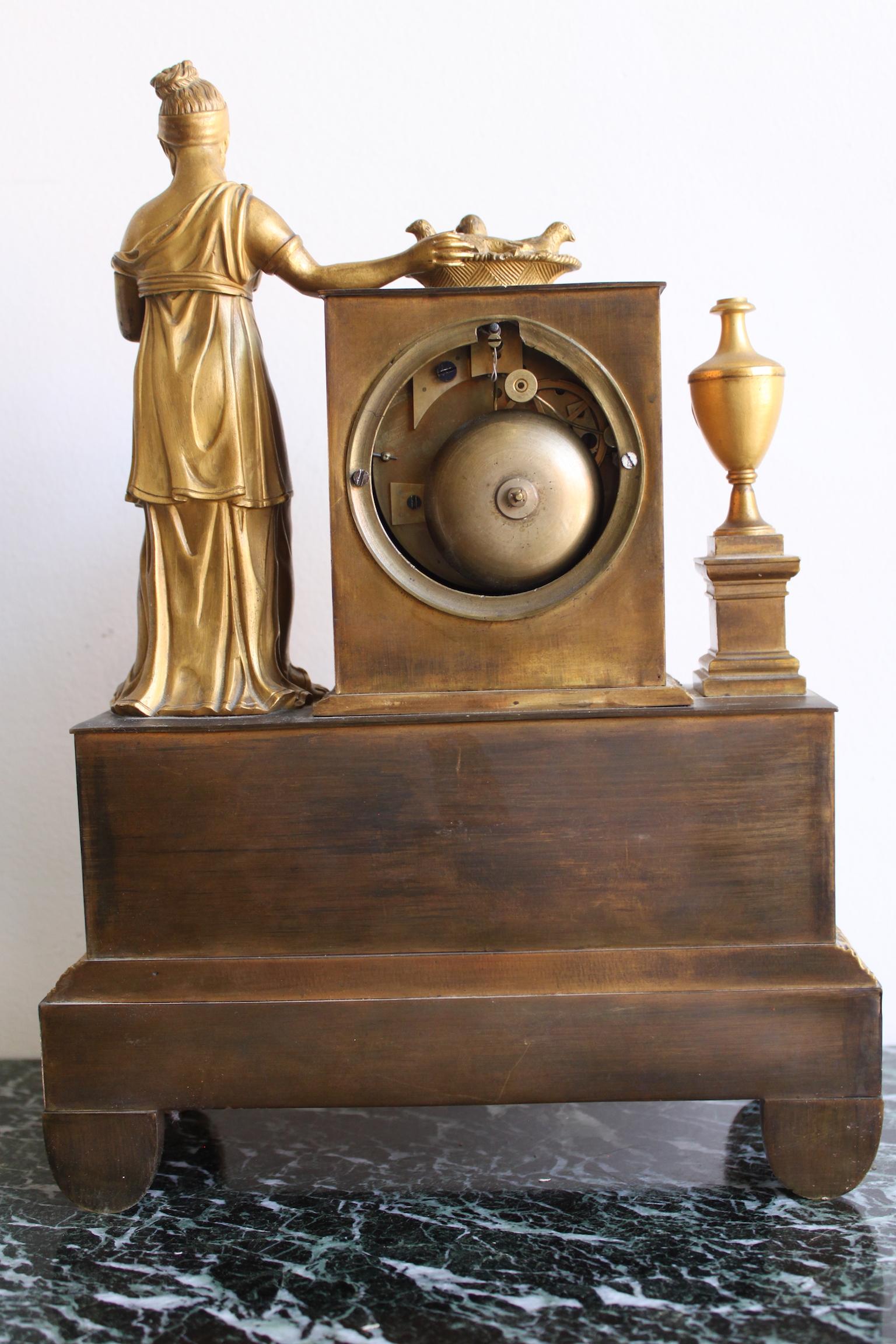 19th Century French Empire Vestal Clock In Good Condition For Sale In Marseille, FR