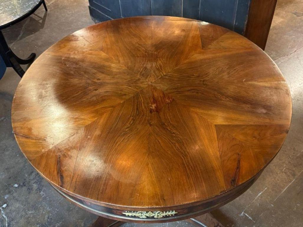 Mesa central de nogal y ébano del Imperio francés del siglo XIX Francés en venta