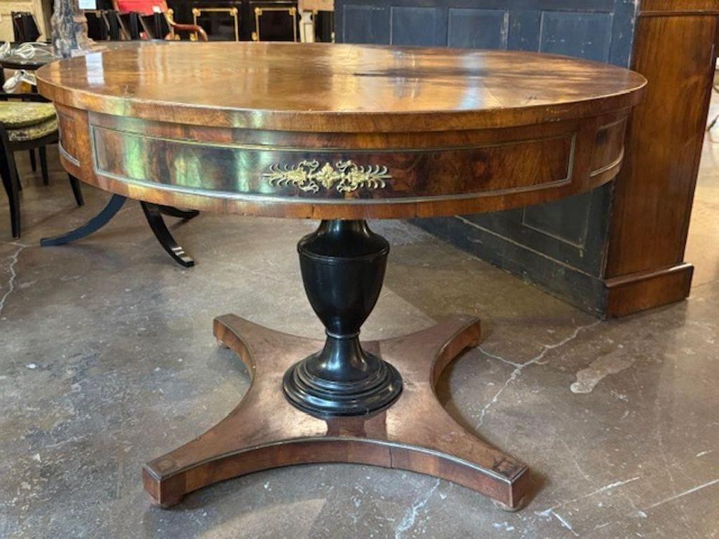 Mesa central de nogal y ébano del Imperio francés del siglo XIX en venta 1