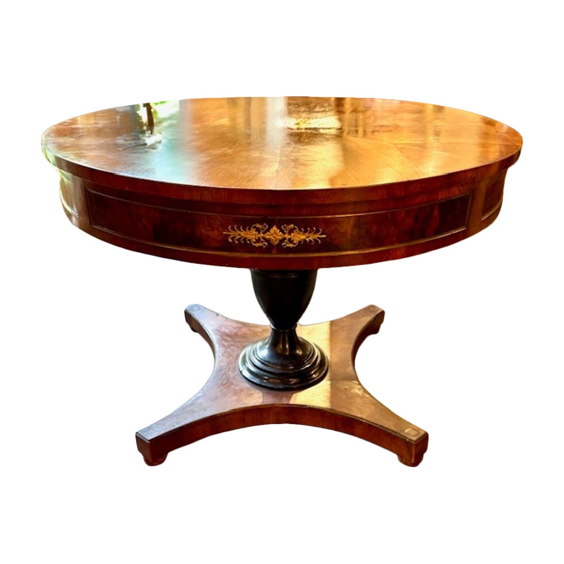 Mesa central de nogal y ébano del Imperio francés del siglo XIX en venta