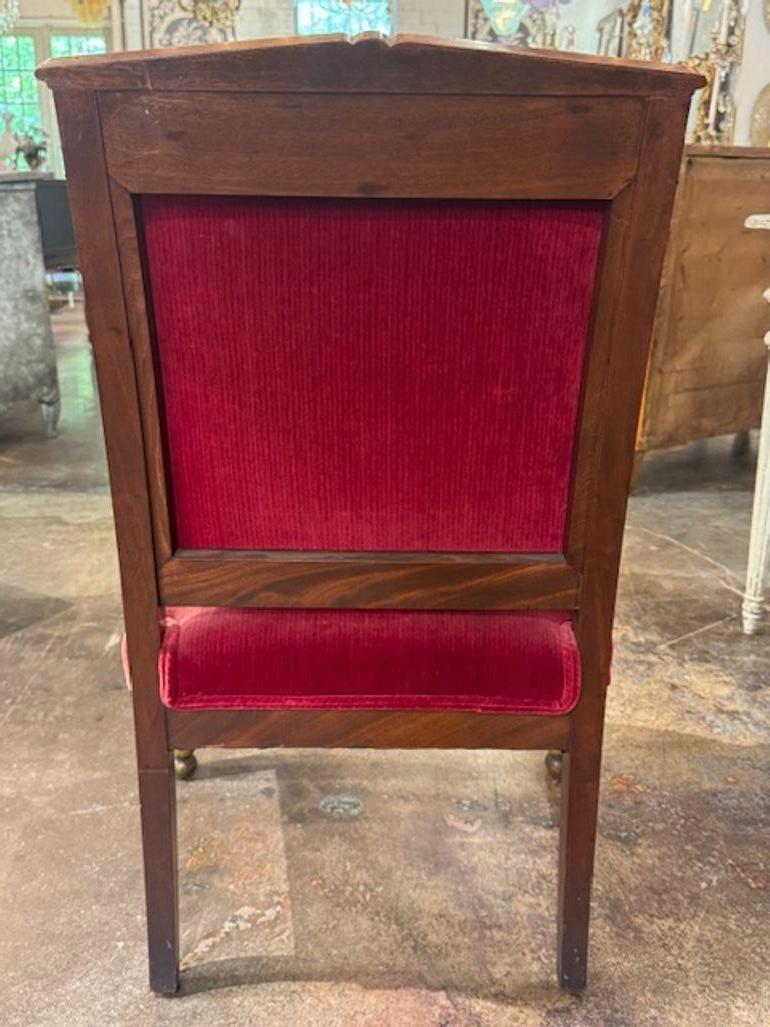 Tissu d'ameublement Fauteuil Empire français du XIXe siècle en noyer et doré en vente