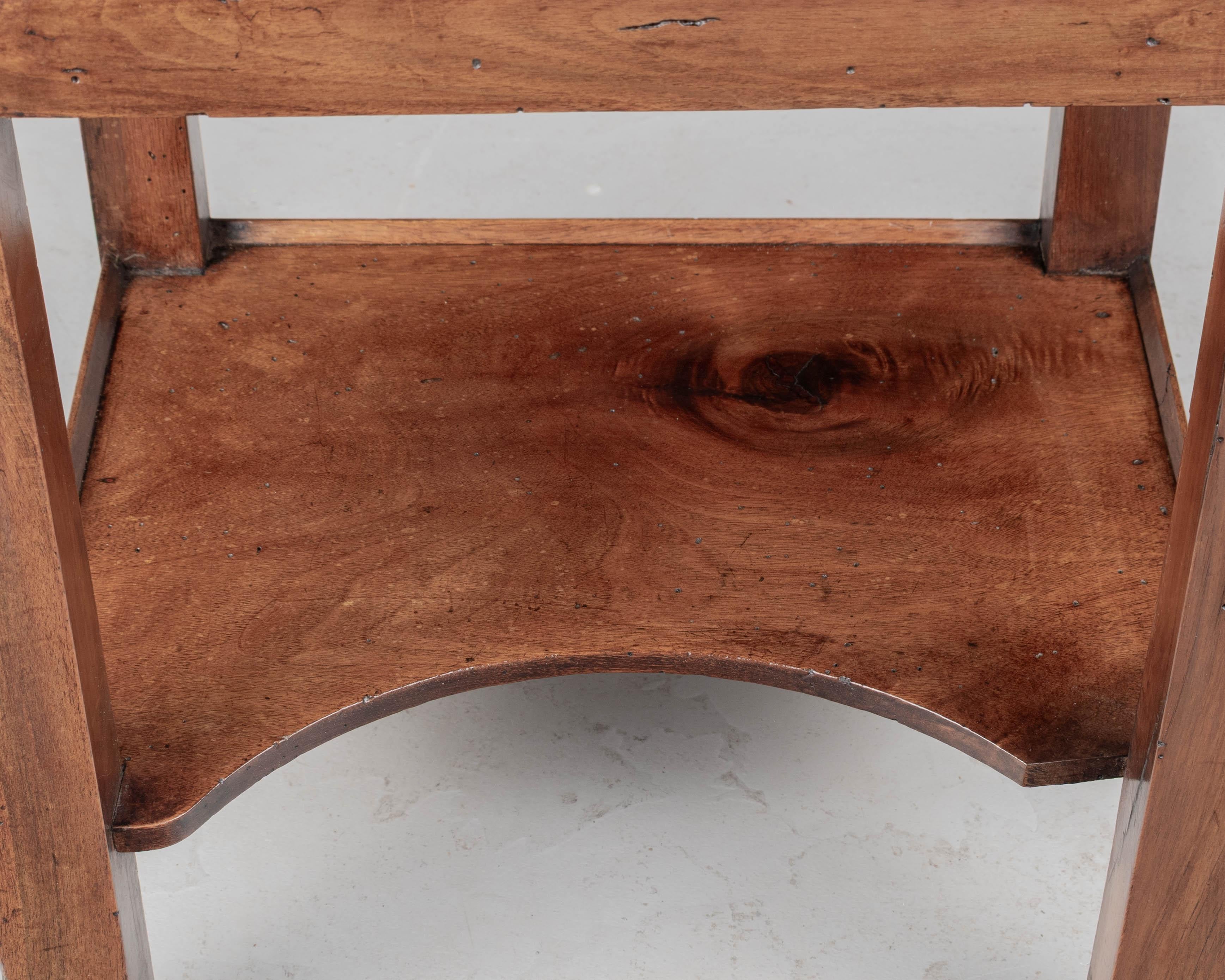 Table d'appoint en noyer Empire du XIXe siècle en vente 4