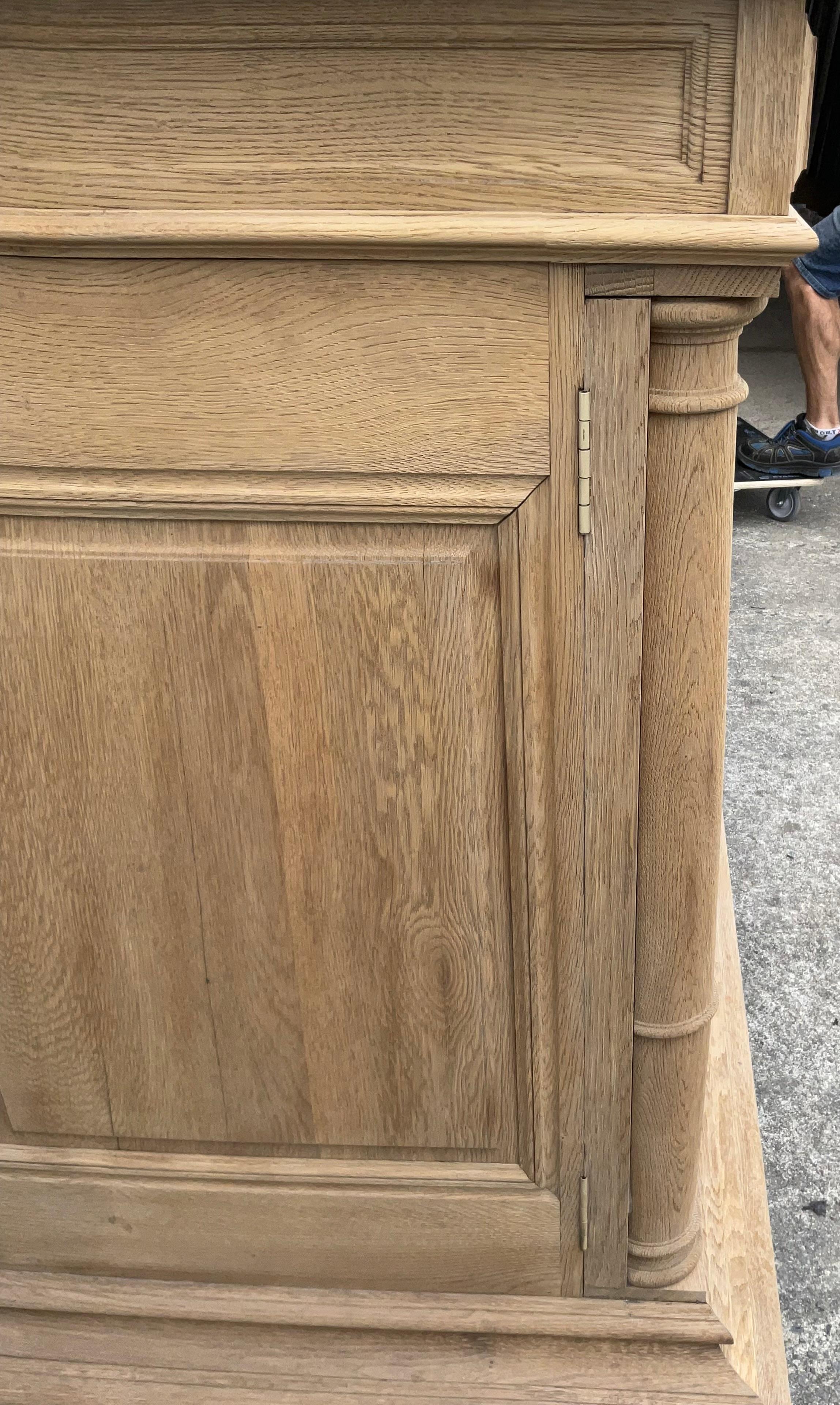 French sideboard in solid oak style Empire country late nineteenth 4 doors, 3 drawers.

This provincial piece of furniture is of great quality. It is the result of a beautiful woodworking work, made by a passionate. This piece of furniture is