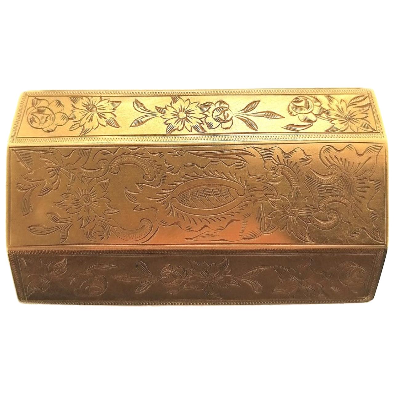 19th Century French Engraved Gold Box For Sale