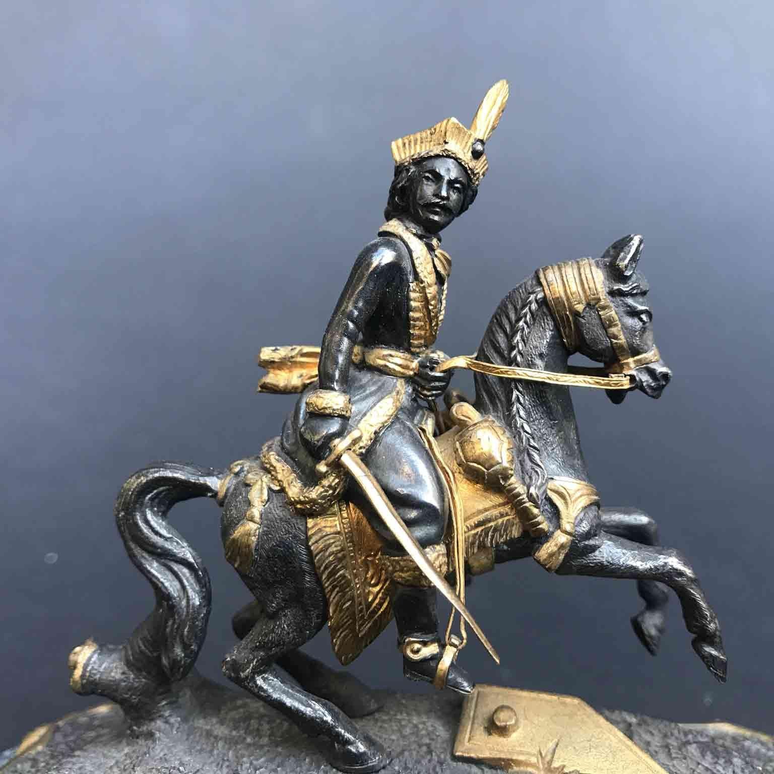 Antique French bronze knight figure, very finely cast bronze figure of a knight on a horse, a mid-19th century Joachim Murat figure on prancing horse, mounted on a green marble shaped base, probably inspired to a famous painting and depicting the