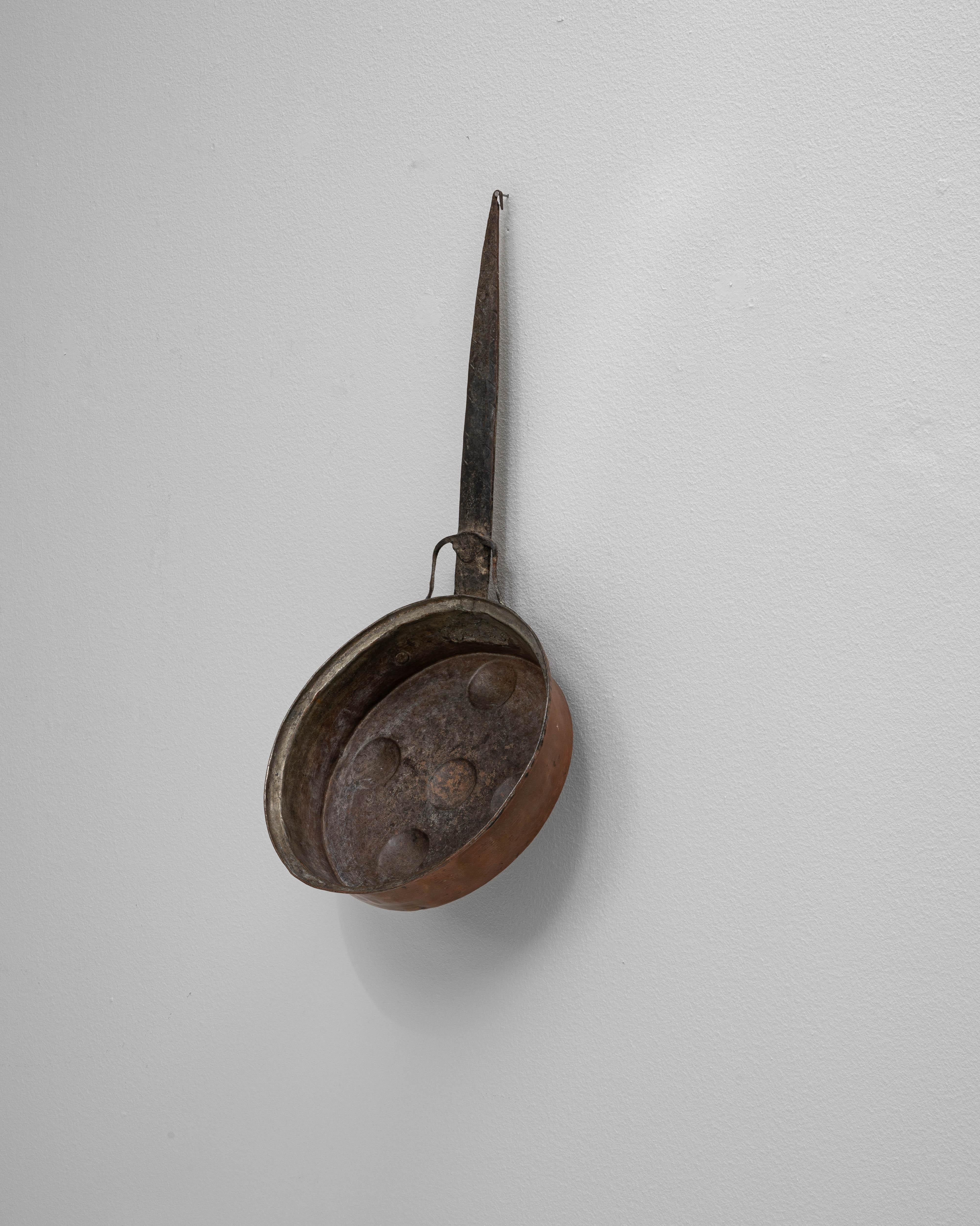 Padella francese del XIX secolo per escargot e uova in camicia di rame In condizioni buone in vendita a High Point, NC