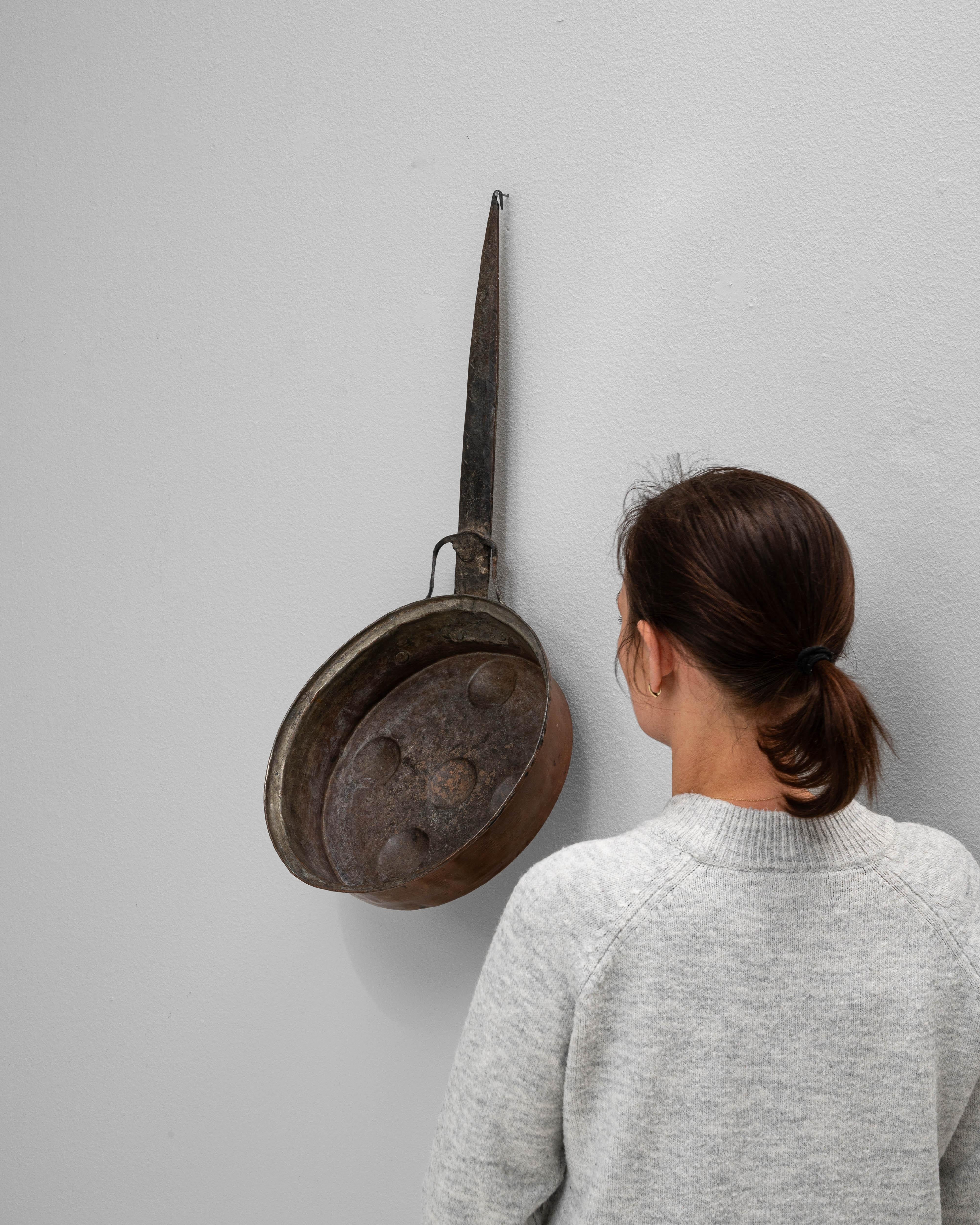 Rame Padella francese del XIX secolo per escargot e uova in camicia di rame in vendita