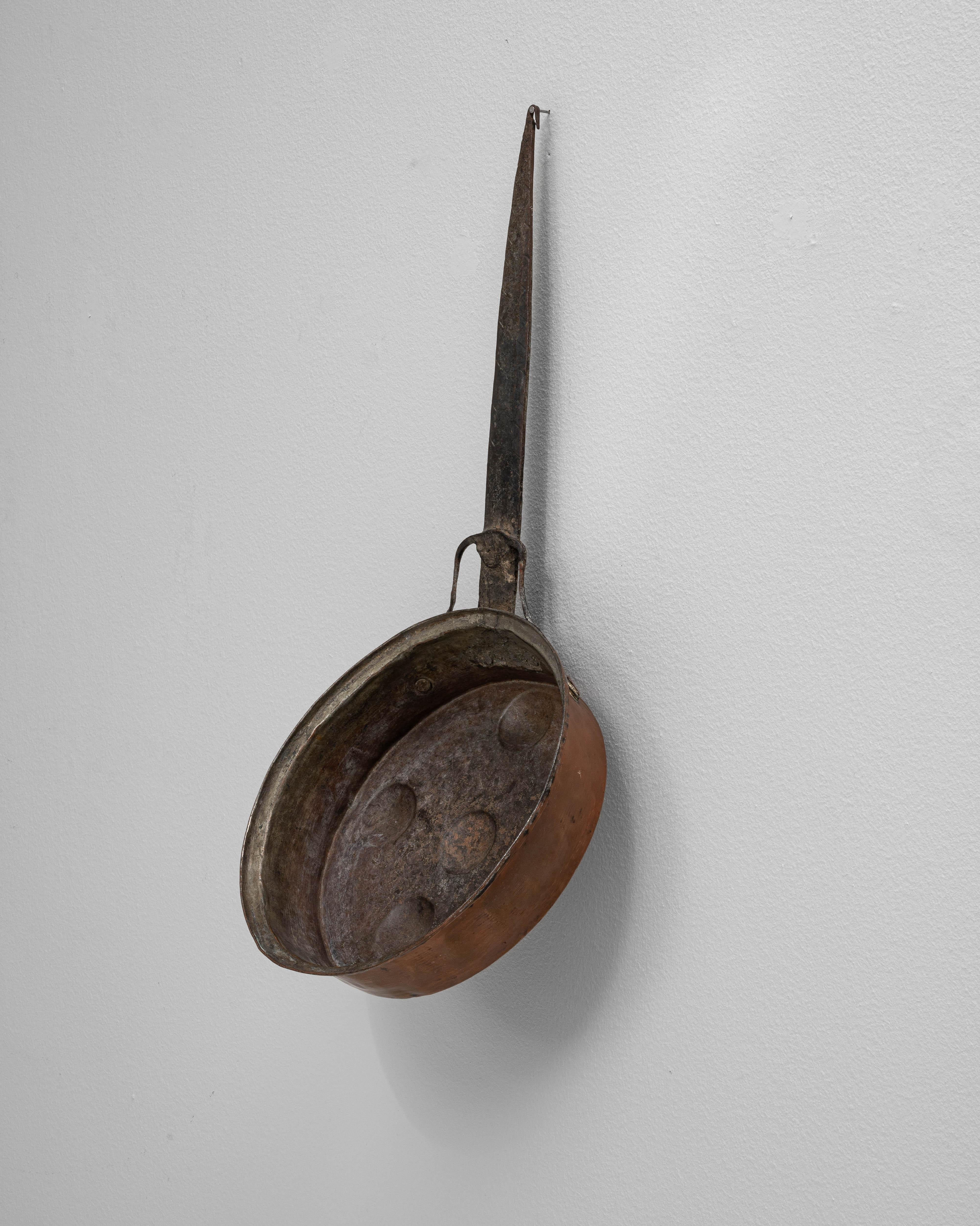 Padella francese del XIX secolo per escargot e uova in camicia di rame in vendita 1