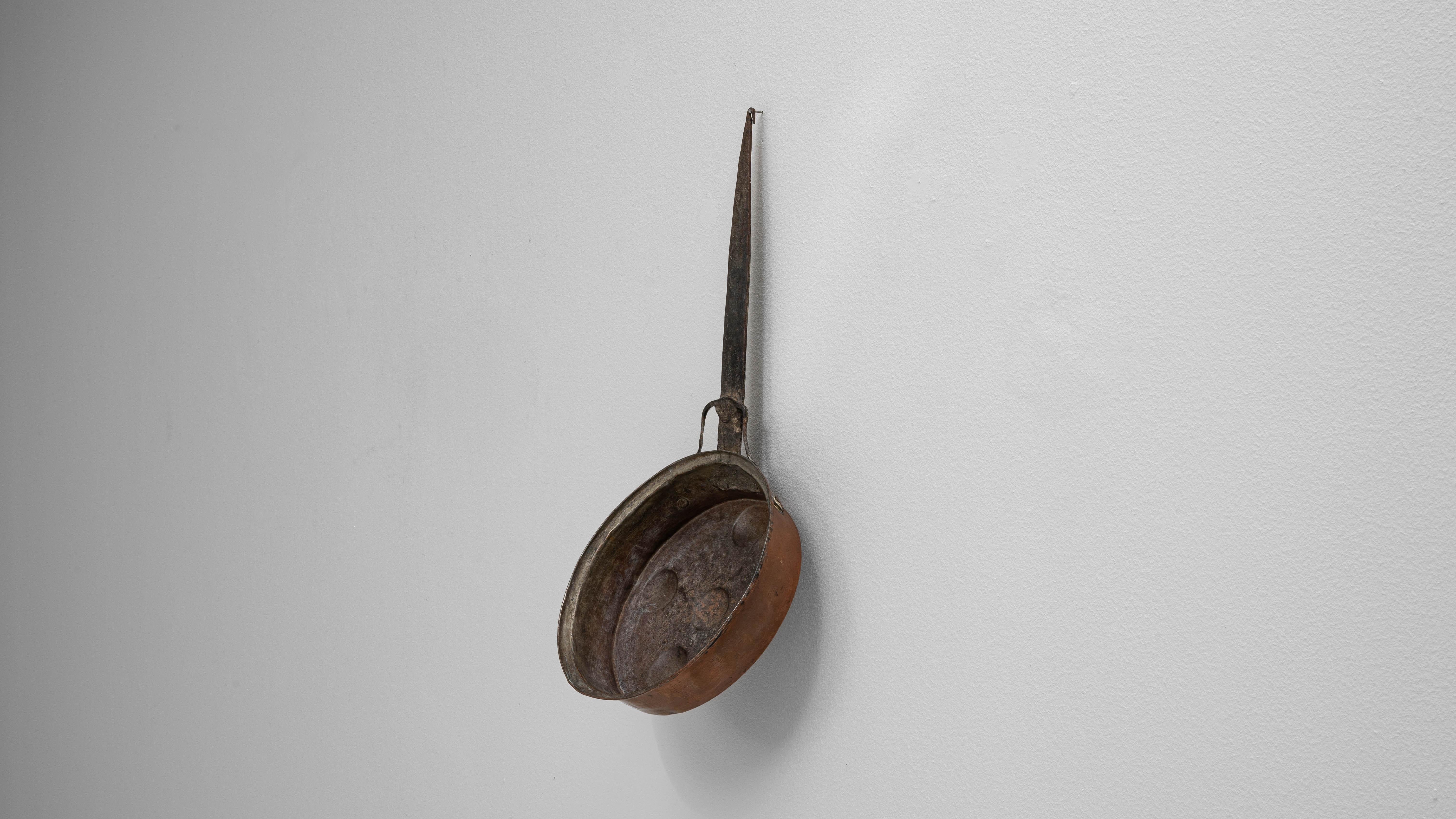 Padella francese del XIX secolo per escargot e uova in camicia di rame in vendita 2