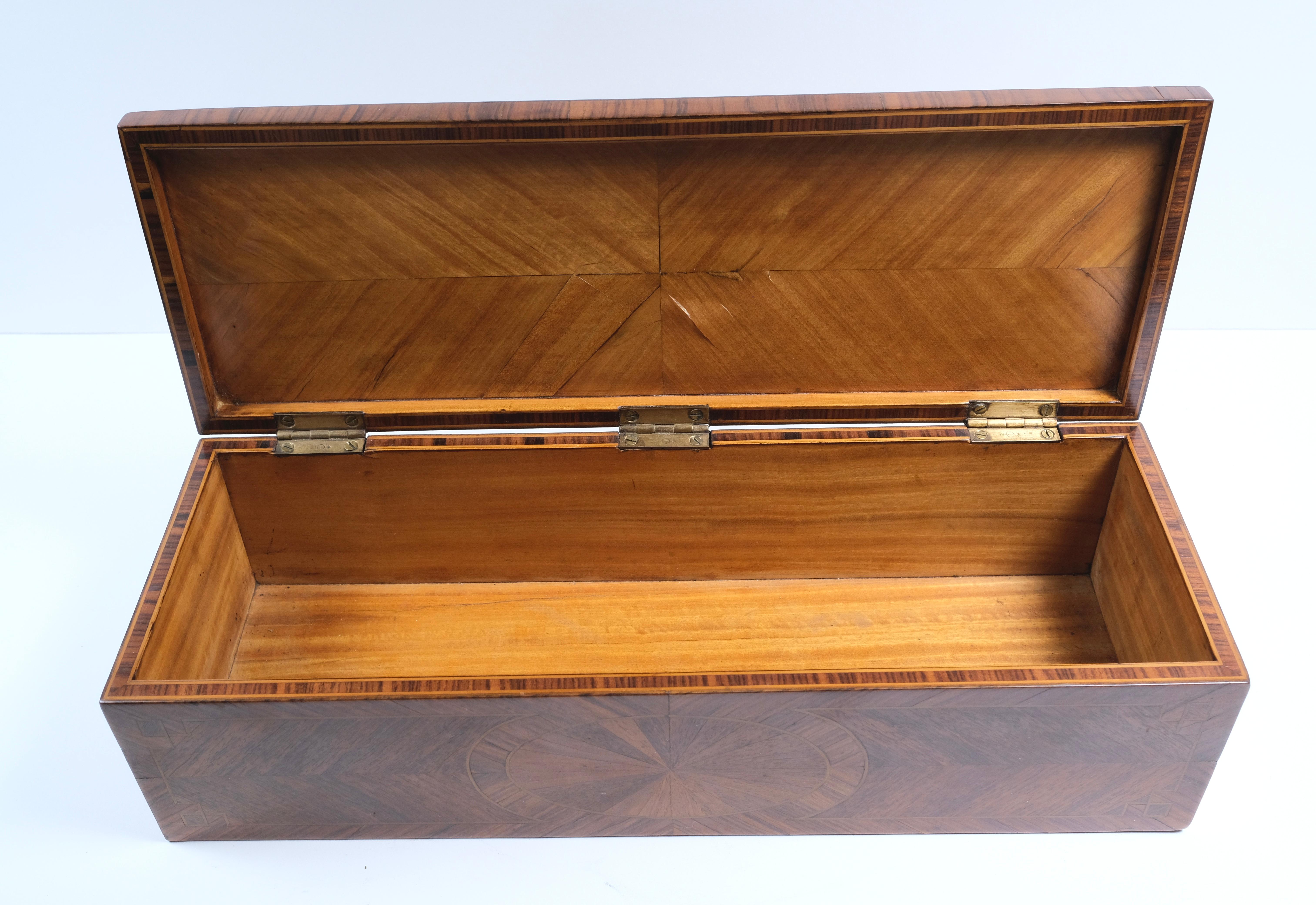 Incrusté Boîte en bois exotique française du 19ème siècle en vente
