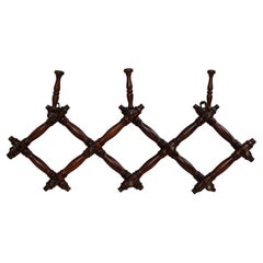 Appendiabiti da parete in legno espandibile francese del XIX secolo