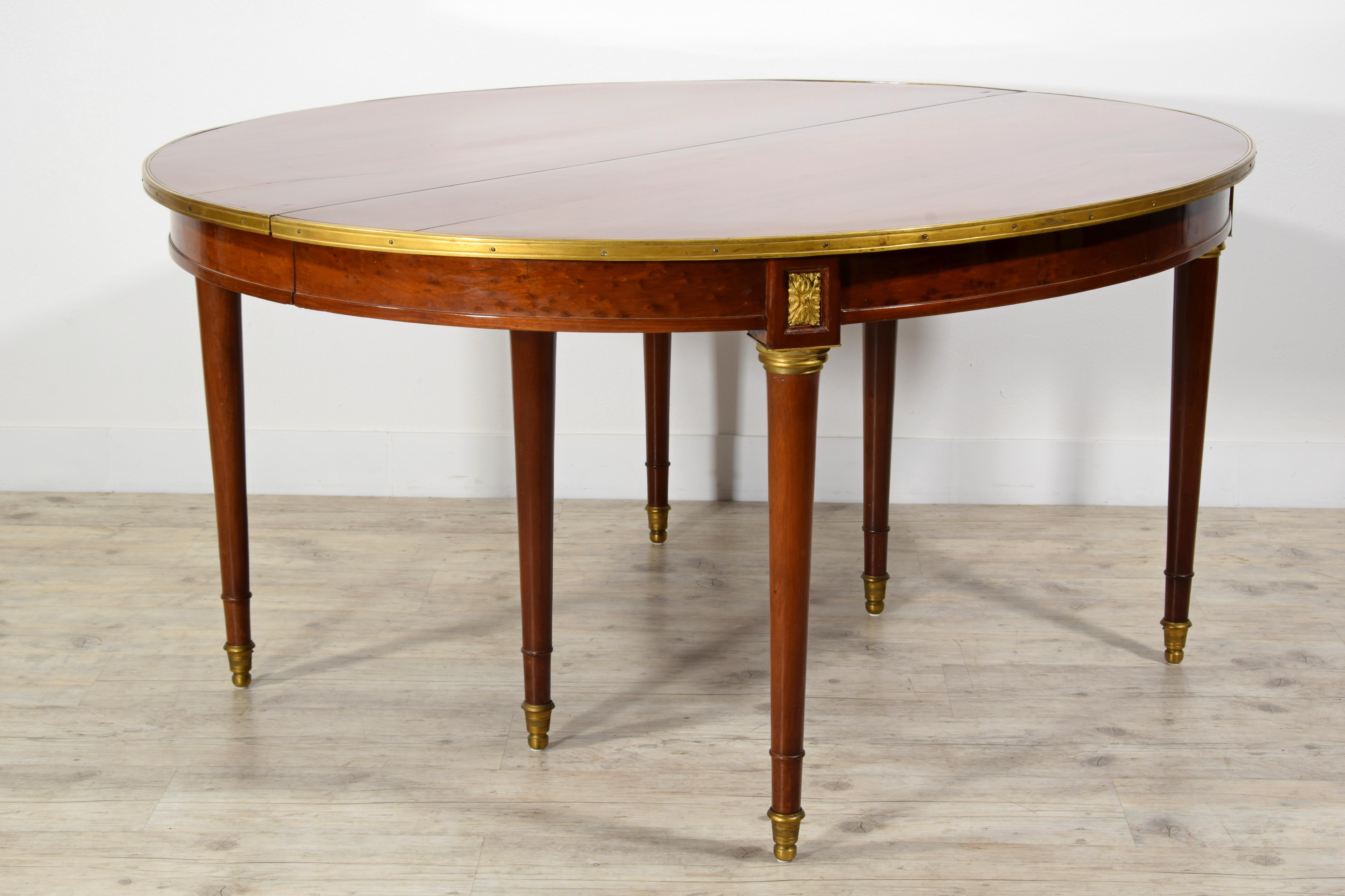 Néoclassique Table ovale extensible française du 19ème siècle en vente