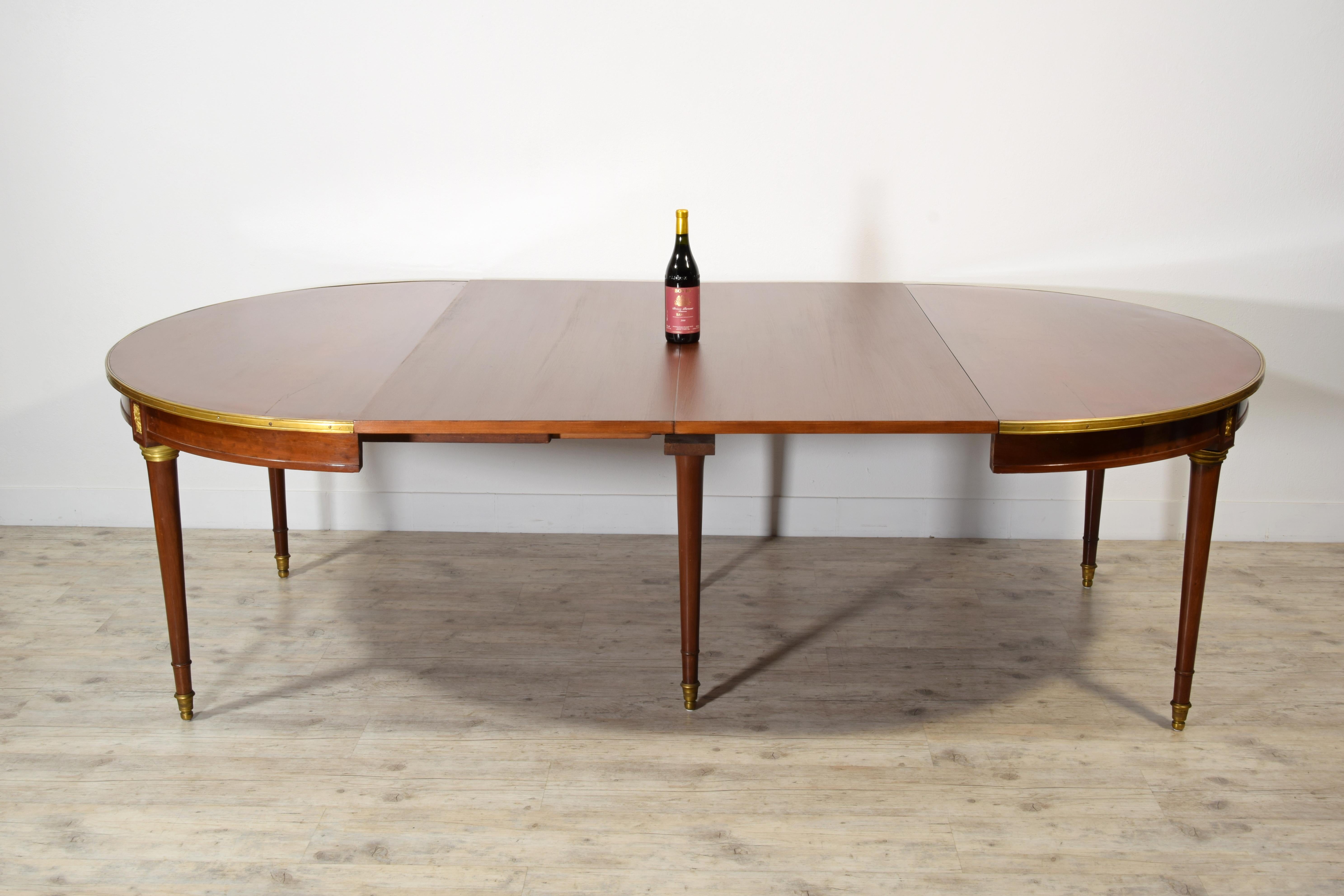 Doré Table ovale extensible française du 19ème siècle en vente