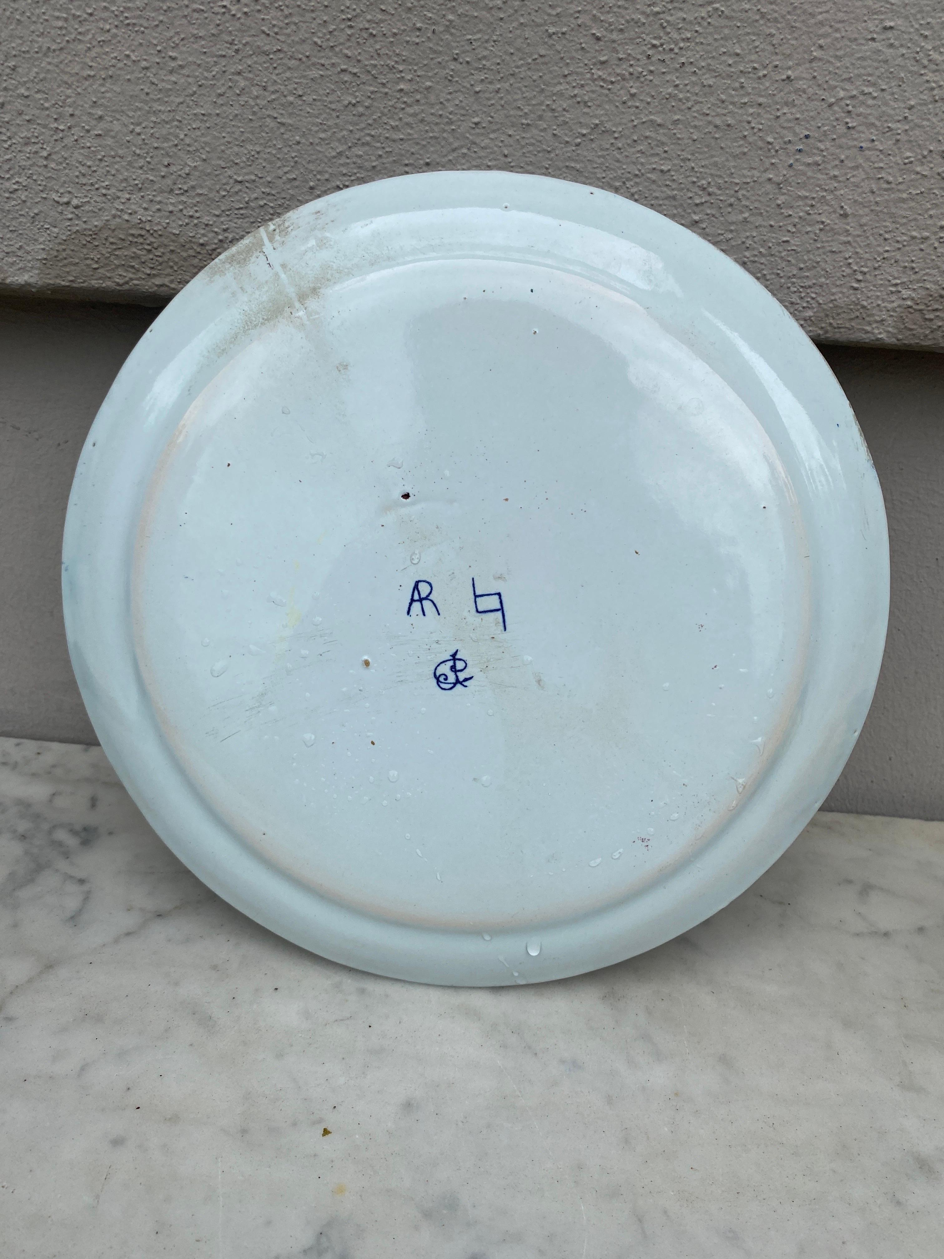 Französische Fayence Chinoiserie-Platte Angouleme aus dem 19. Jahrhundert im Zustand „Gut“ im Angebot in Austin, TX