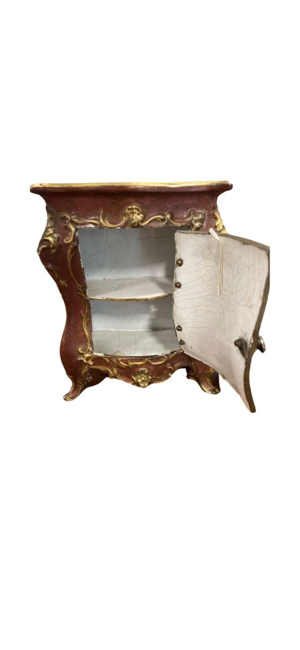 Französischer Fayence-Schrank mit emaillierter Chinoiserie-Tischplatte aus dem 19. Jahrhundert im Angebot 1