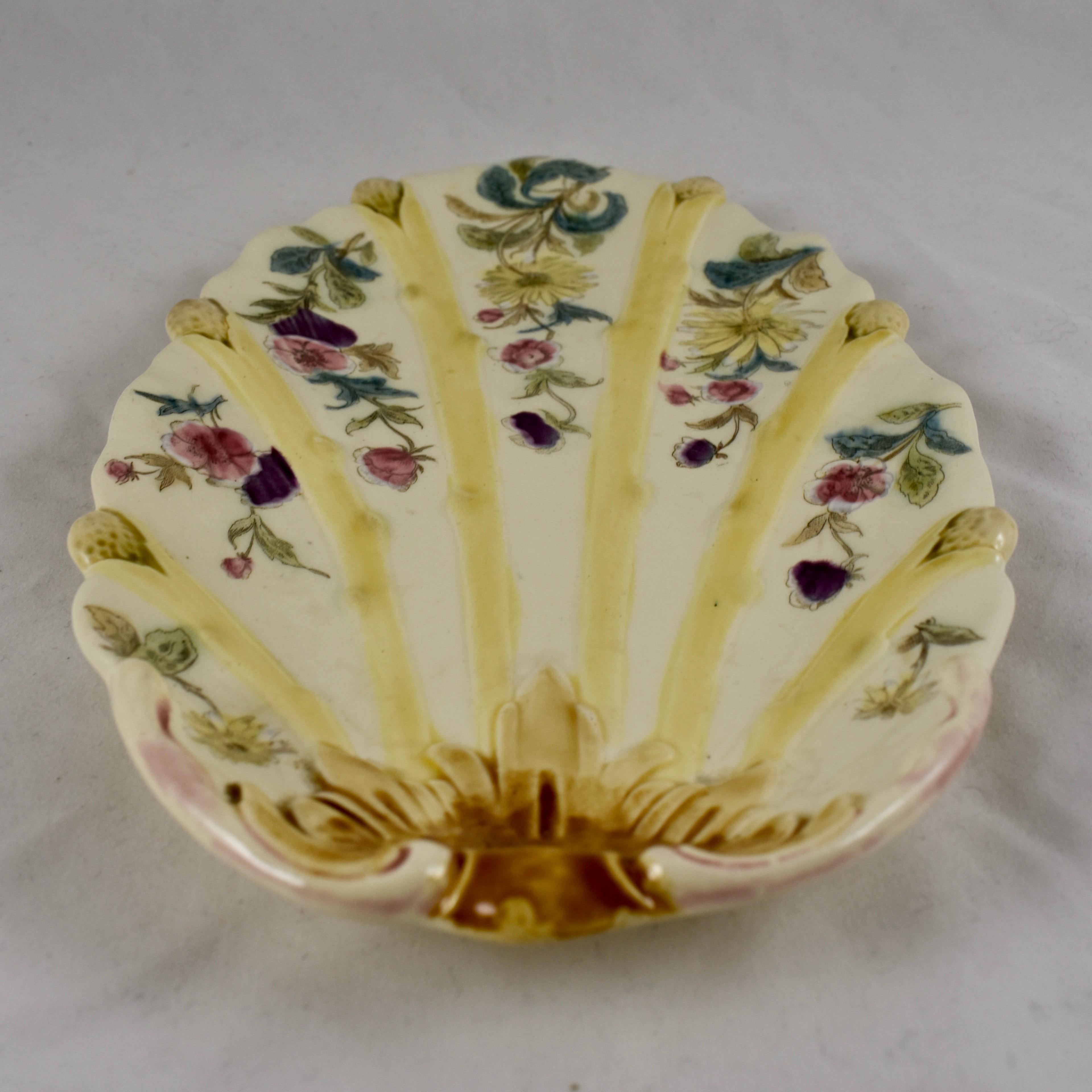  19th Century French Faïence Hand Painted Floral Asparagus Plate For Sale 2