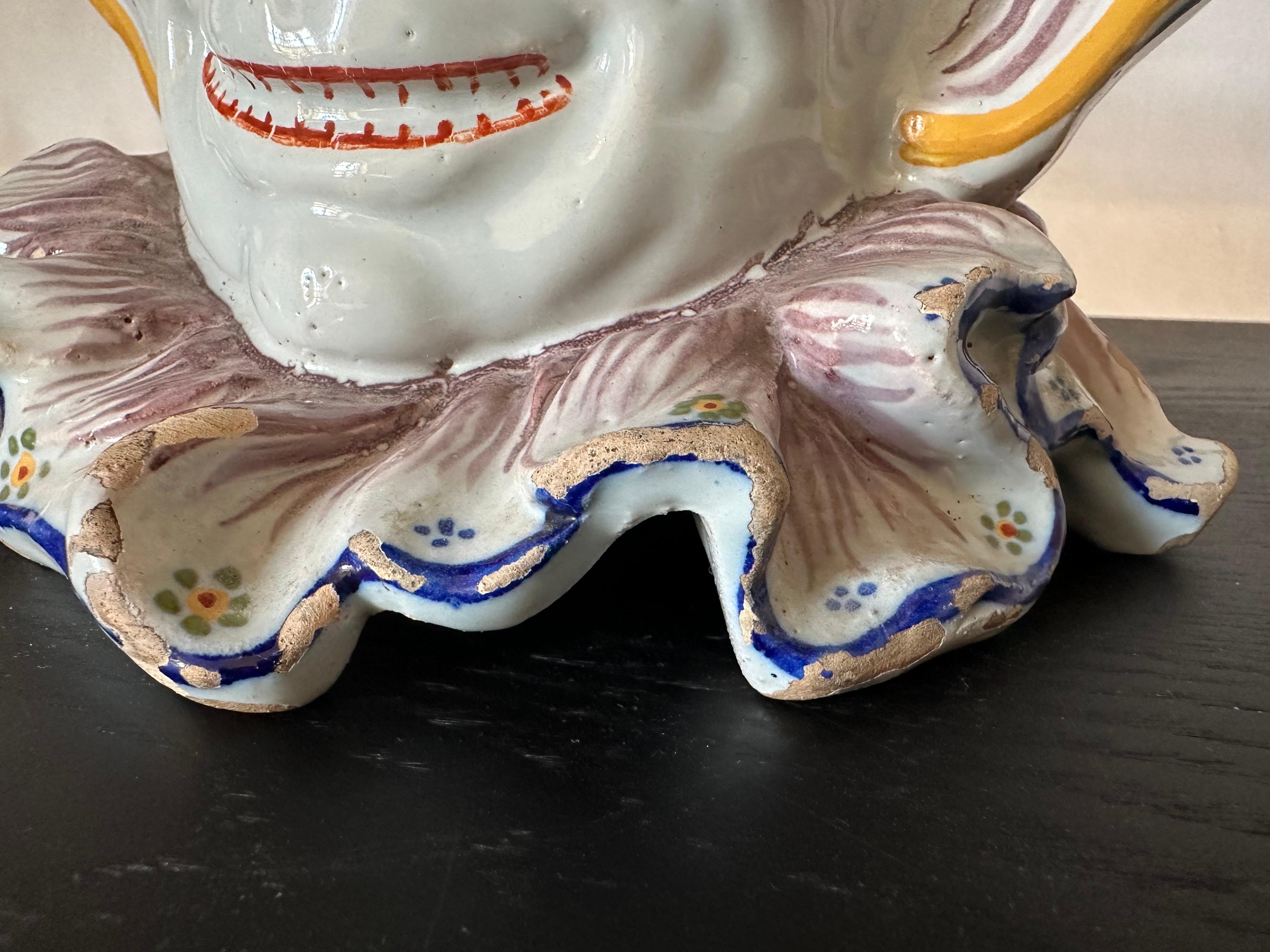 Cache pot d'arlequin en faïence française du 19e siècle, expression double face de Rouen en vente 4