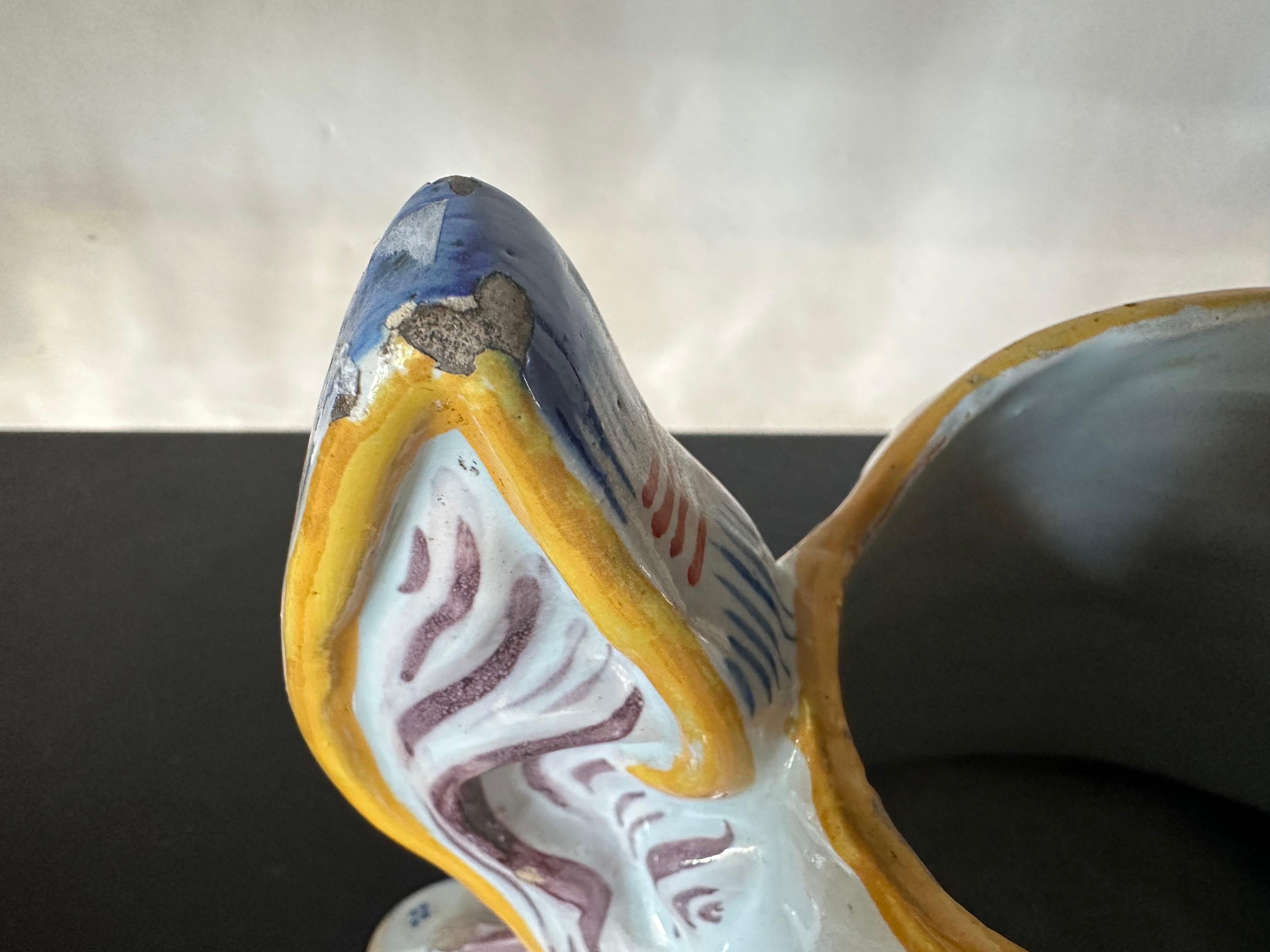 Cache pot d'arlequin en faïence française du 19e siècle, expression double face de Rouen en vente 8