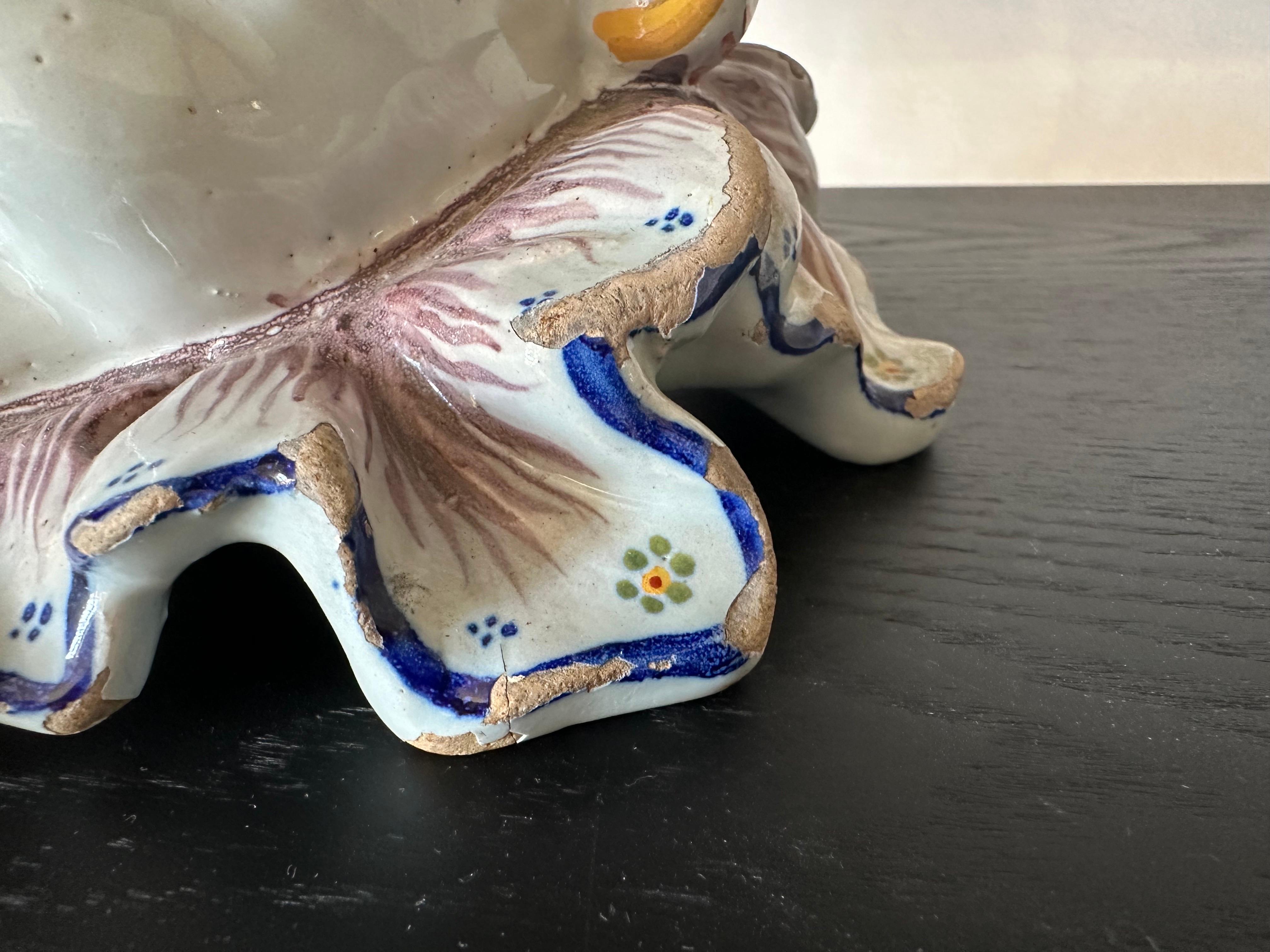 Céramique Cache pot d'arlequin en faïence française du 19e siècle, expression double face de Rouen en vente