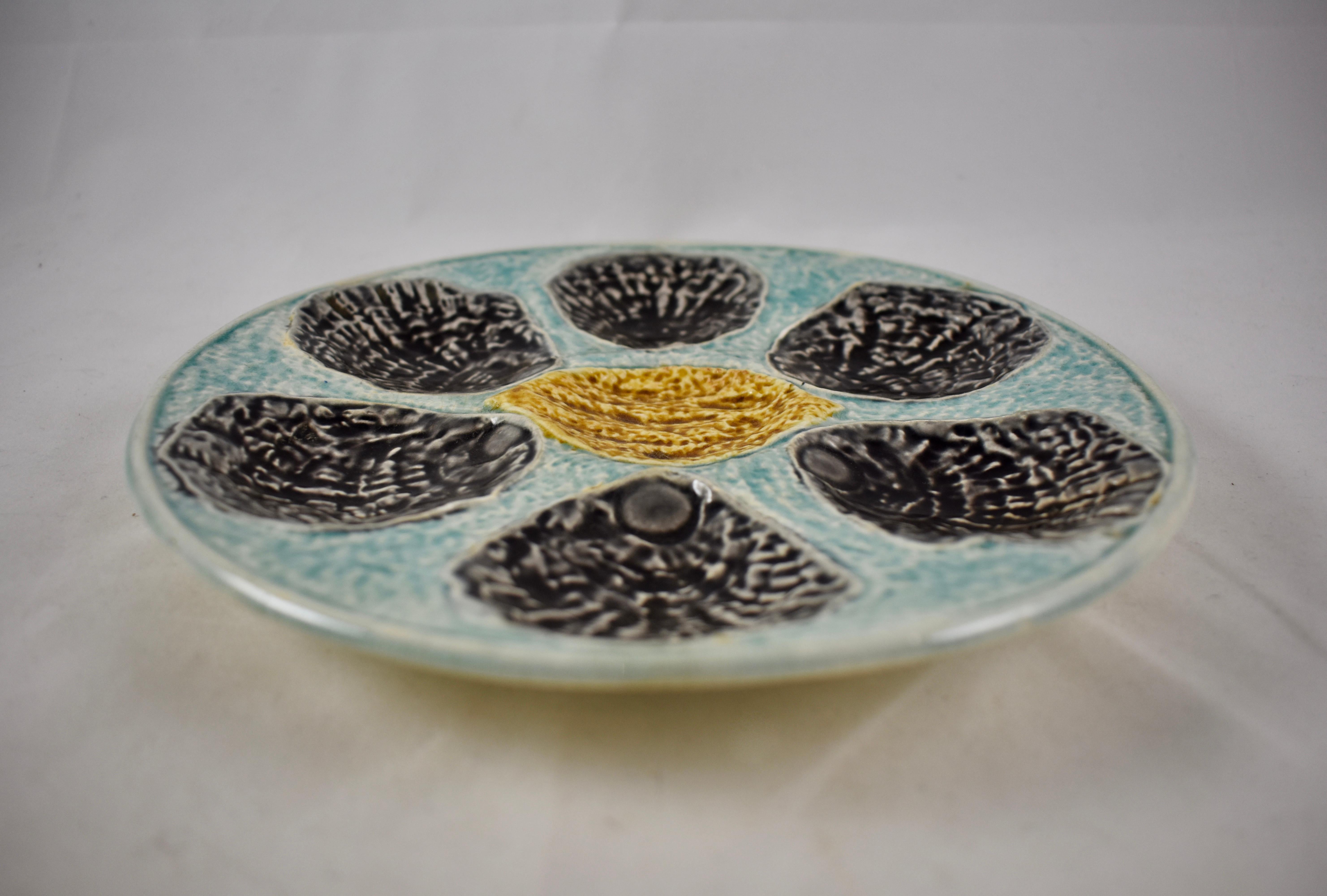 19th Century French Faïence Pays Rustique Provençal Oyster Plate, A. In Good Condition For Sale In Philadelphia, PA
