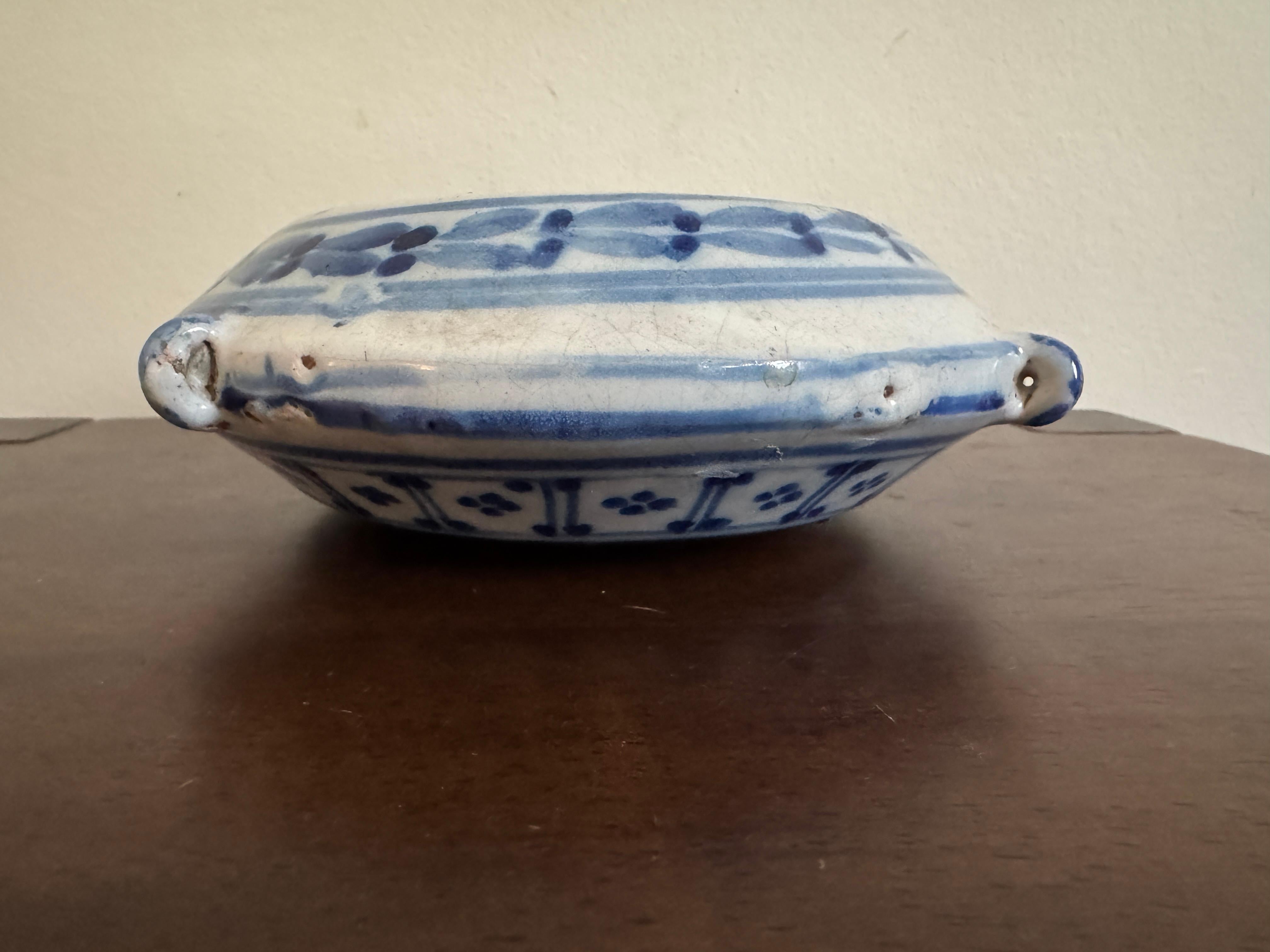 Frasco de peregrino de loza francesa del siglo XIX en venta 11