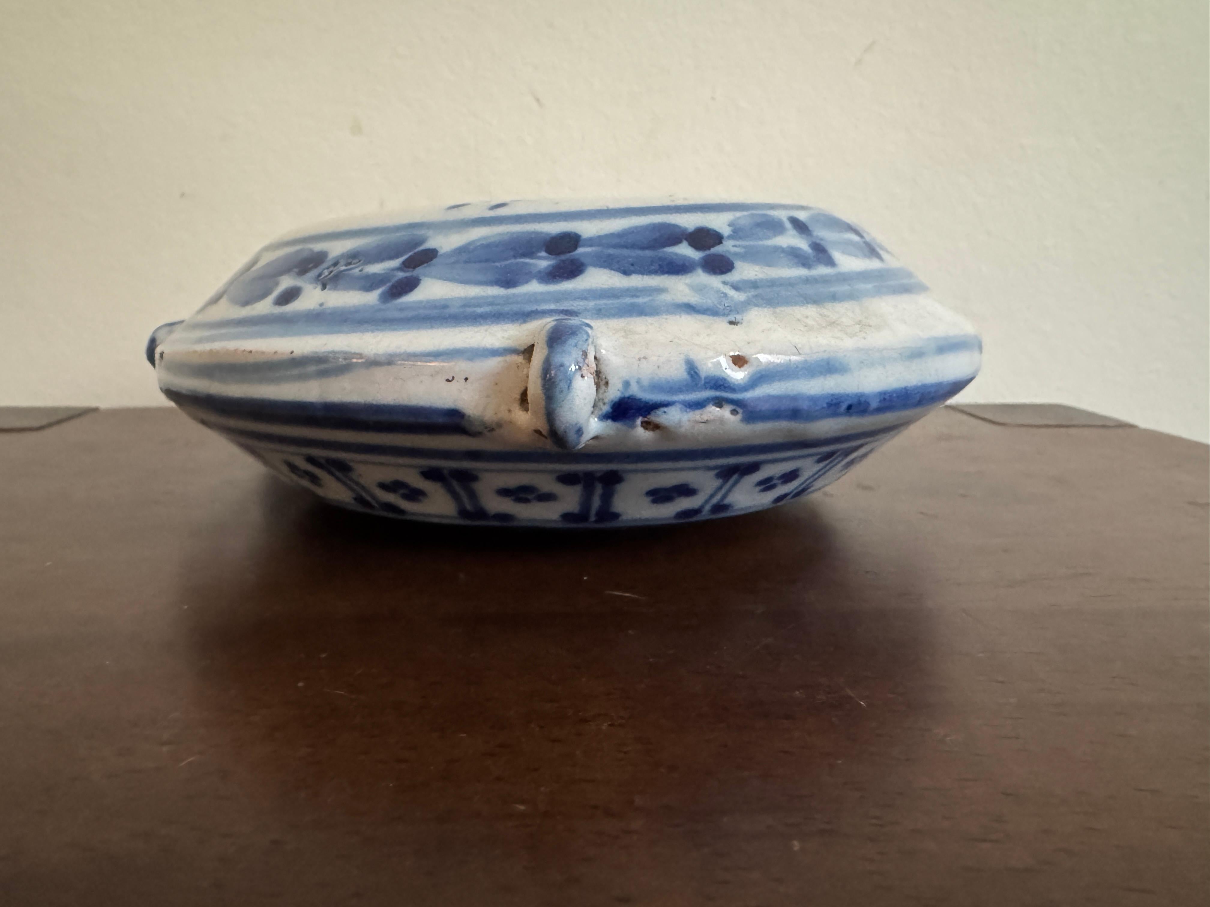 Frasco de peregrino de loza francesa del siglo XIX en venta 12