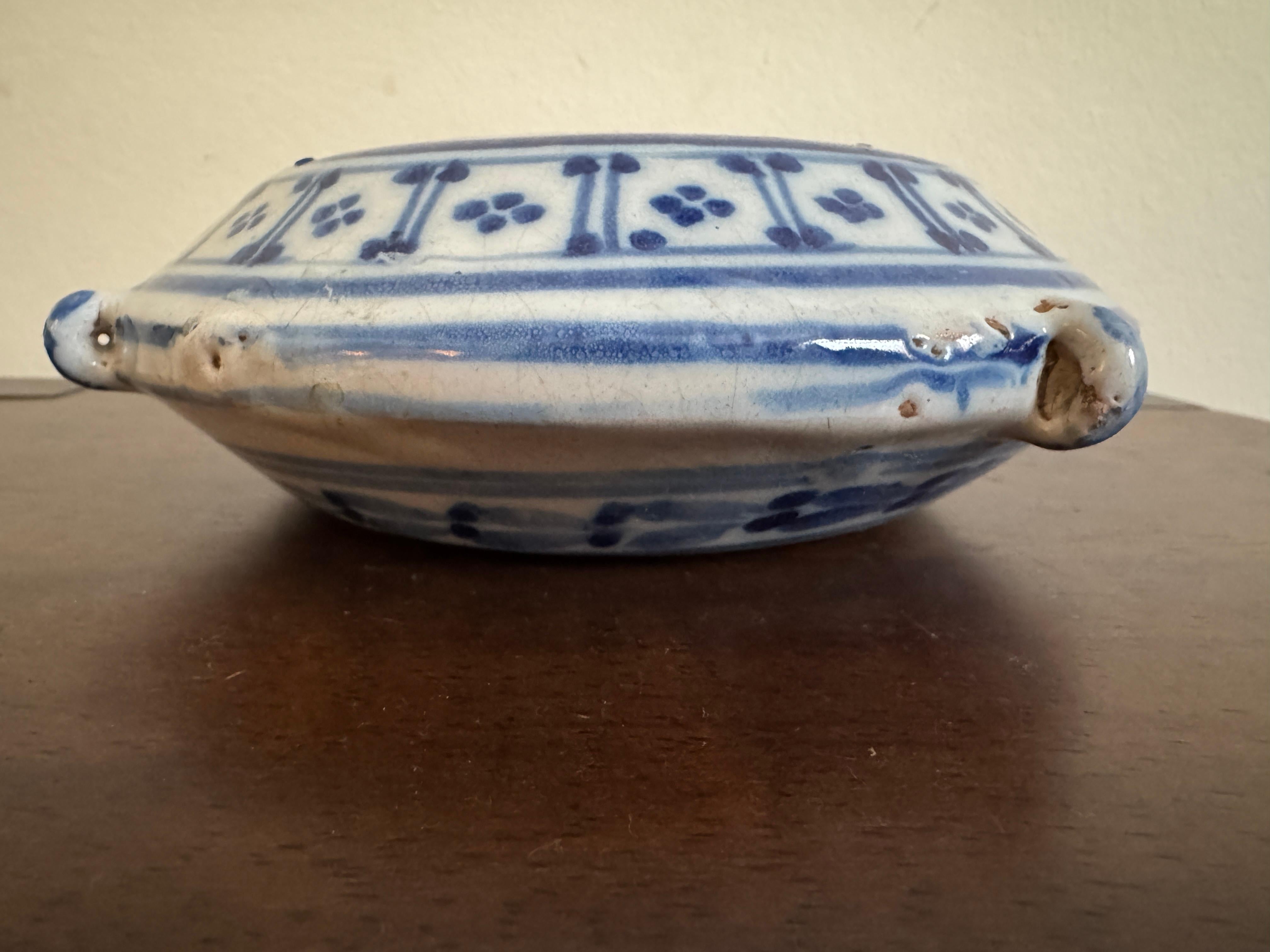 Frasco de peregrino de loza francesa del siglo XIX en venta 1