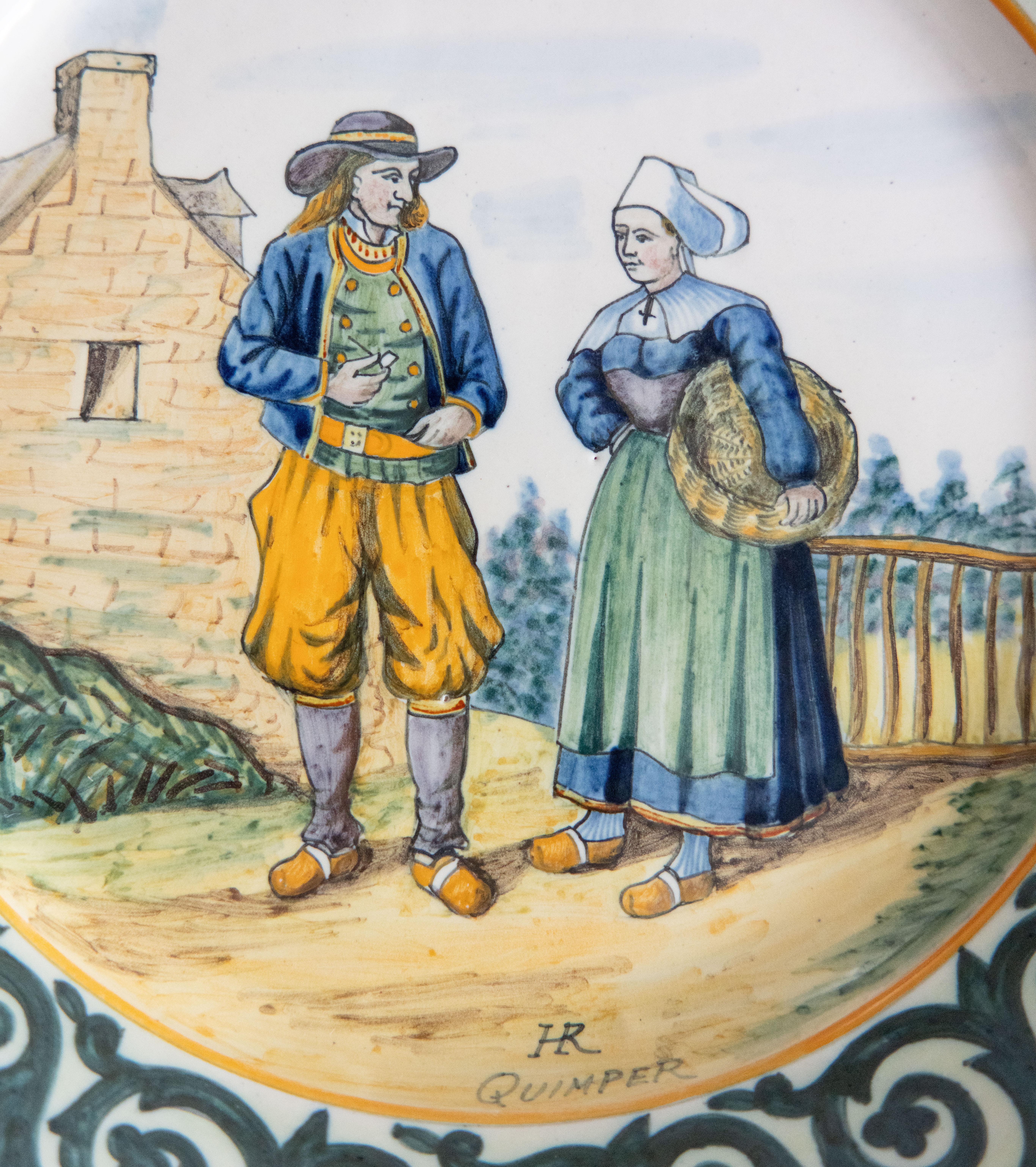 Französische Fayence des 19. Jahrhunderts Quimper Paar Teller mit Wellenschliff (Gebrannt) im Angebot